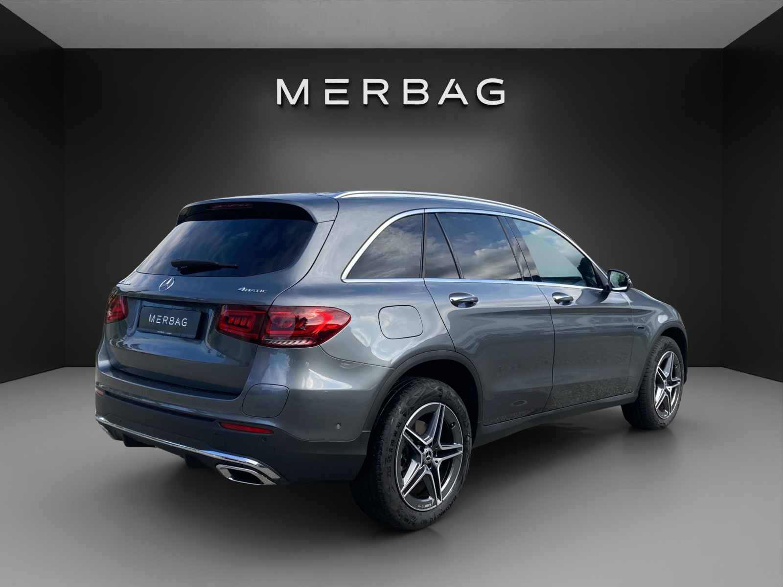MERCEDES-BENZ GLC 300 e AMG Line 4Matic-image-4