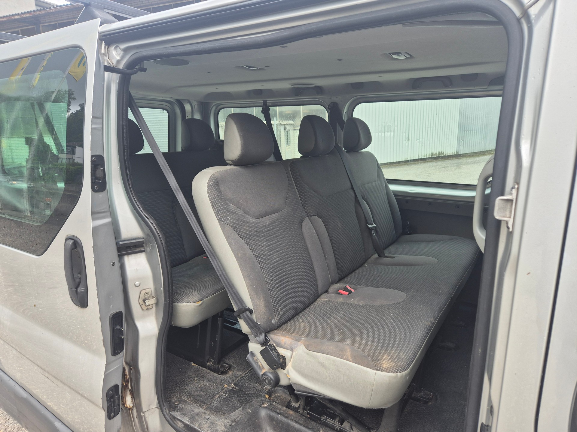 OPEL Vivaro 2.0i 2.9t L2H1-image-9