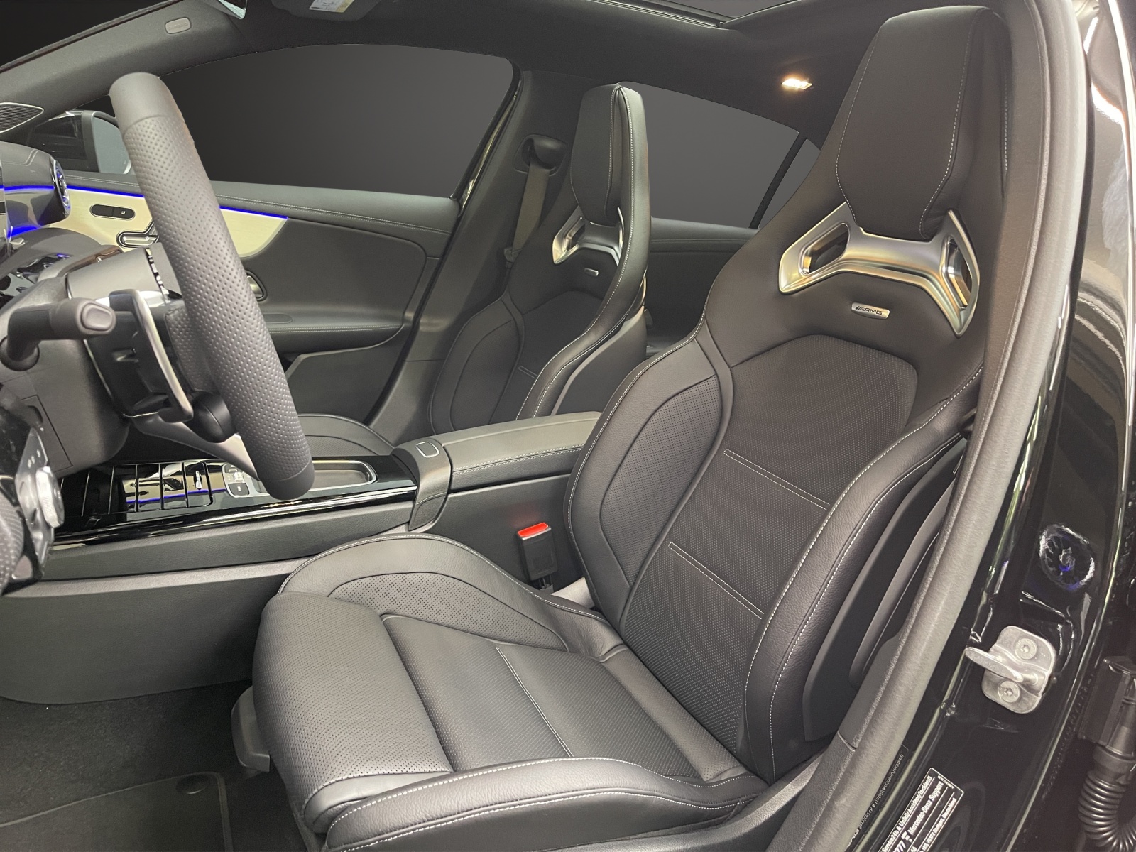 MERCEDES-BENZ A 35 AMG-image-9