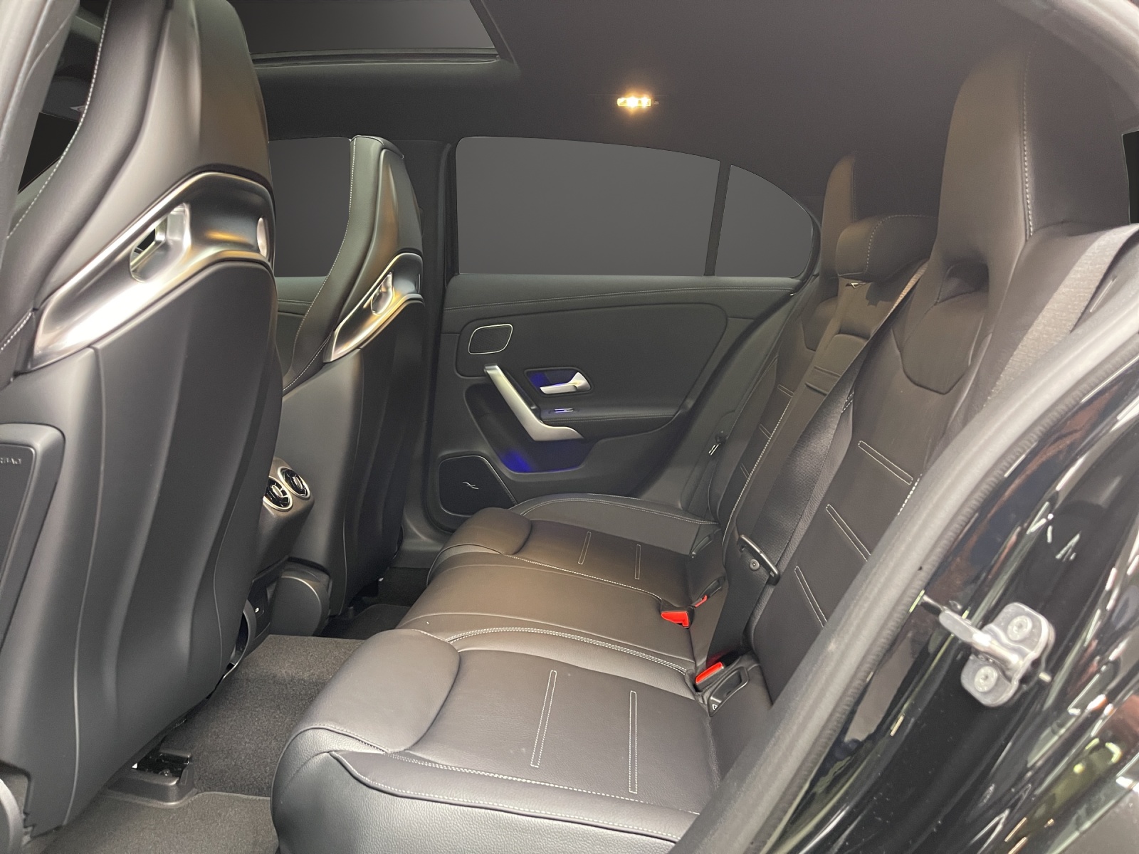 MERCEDES-BENZ A 35 AMG-image-10