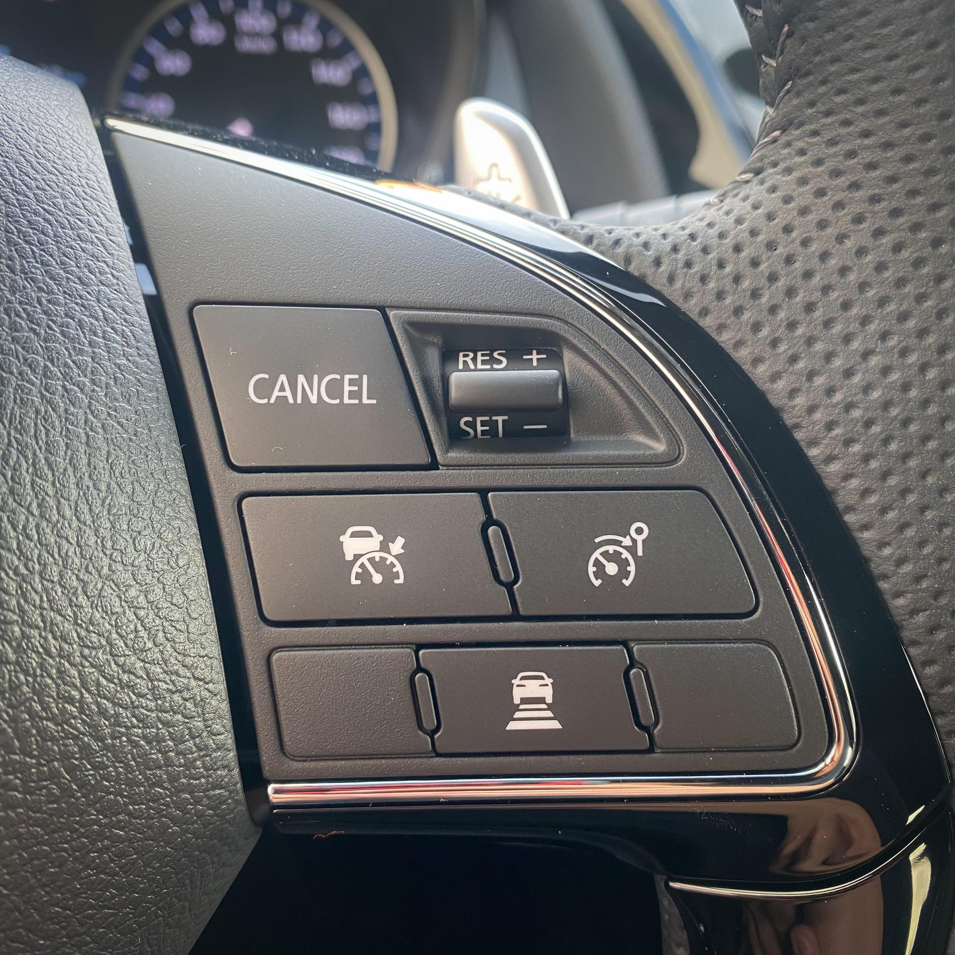 MITSUBISHI Eclipse Cross 2.4 PHEV Blackline 4x4-image-8