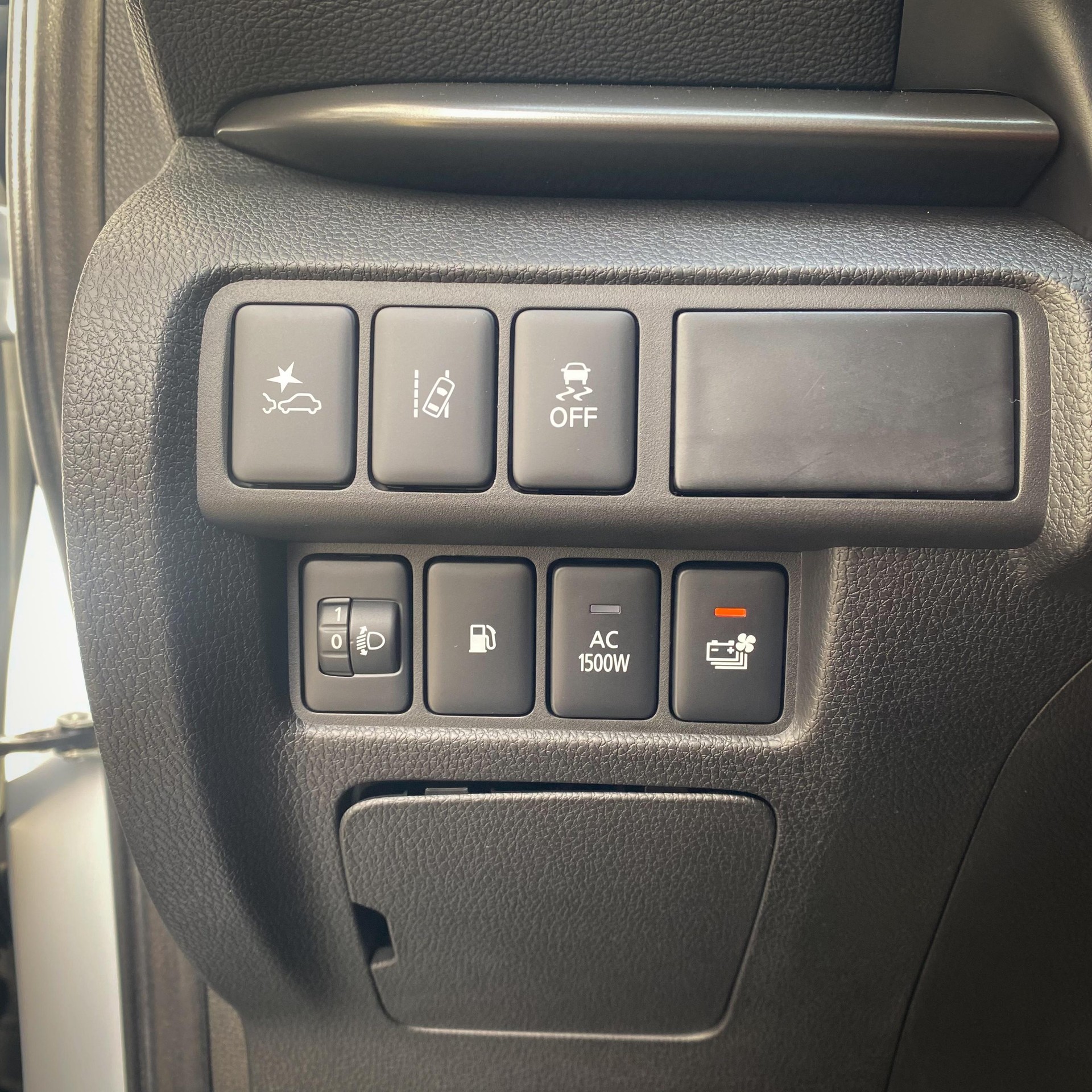 MITSUBISHI Eclipse Cross 2.4 PHEV Blackline 4x4-image-5