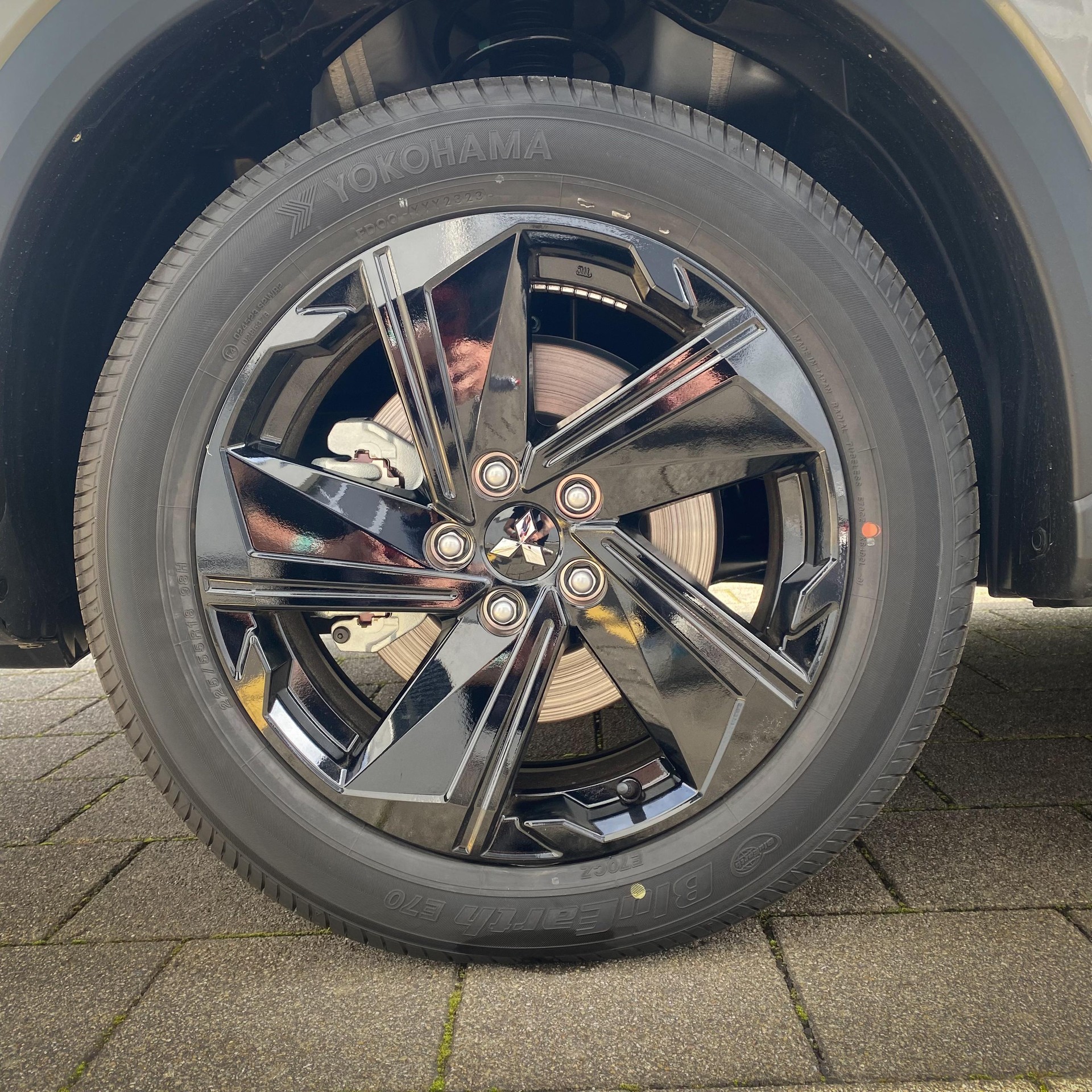 MITSUBISHI Eclipse Cross 2.4 PHEV Blackline 4x4-image-2