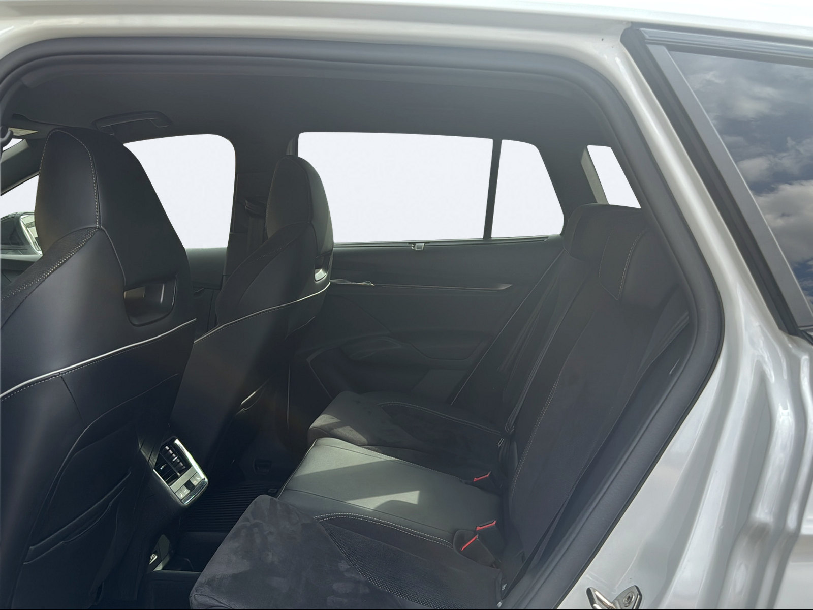 SKODA Enyaq iV 80x SportLine-image-13