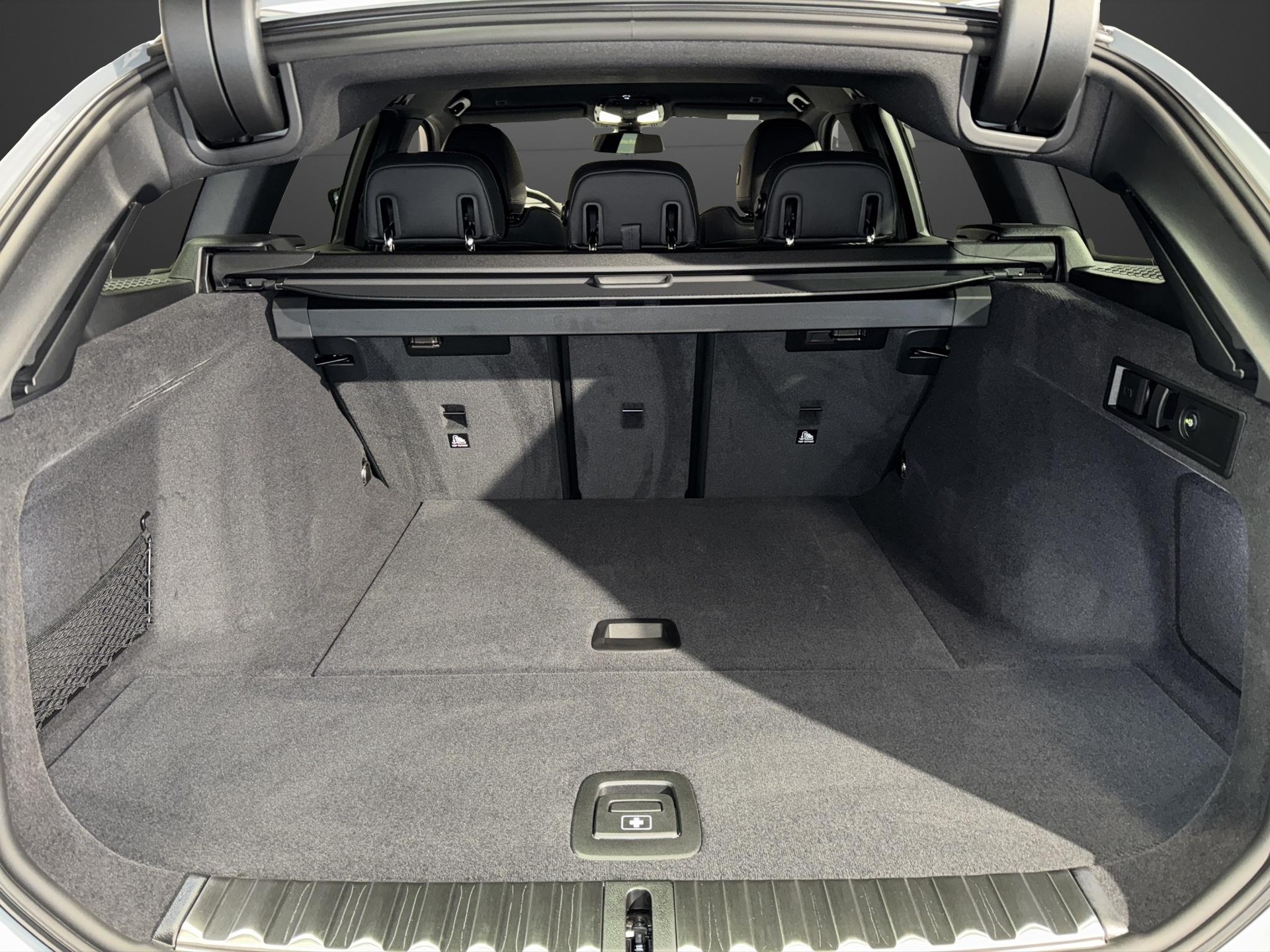 BMW 320d xDrive Touring M Sport-image-15