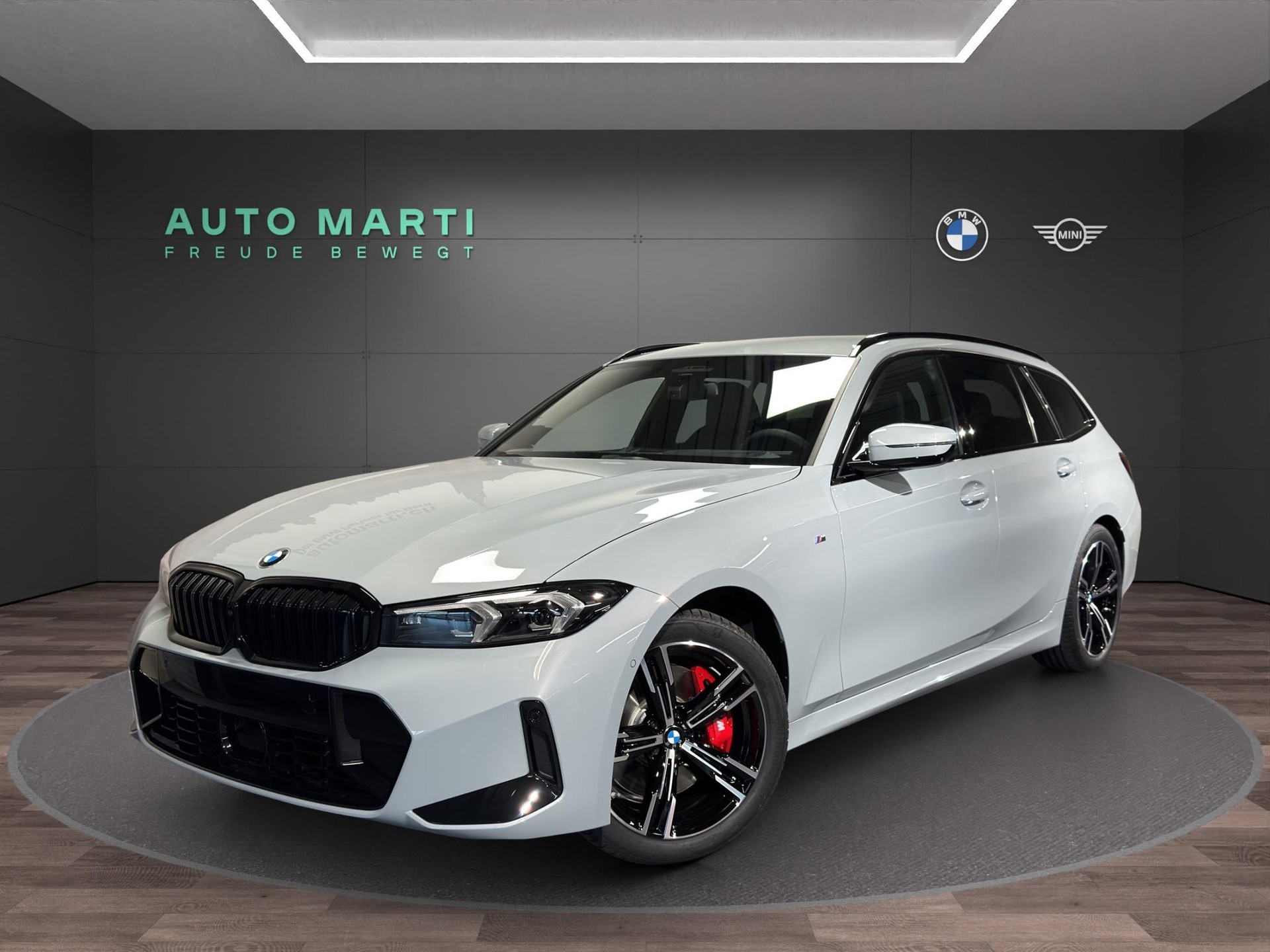 BMW 320d xDrive Touring M Sport-image-0