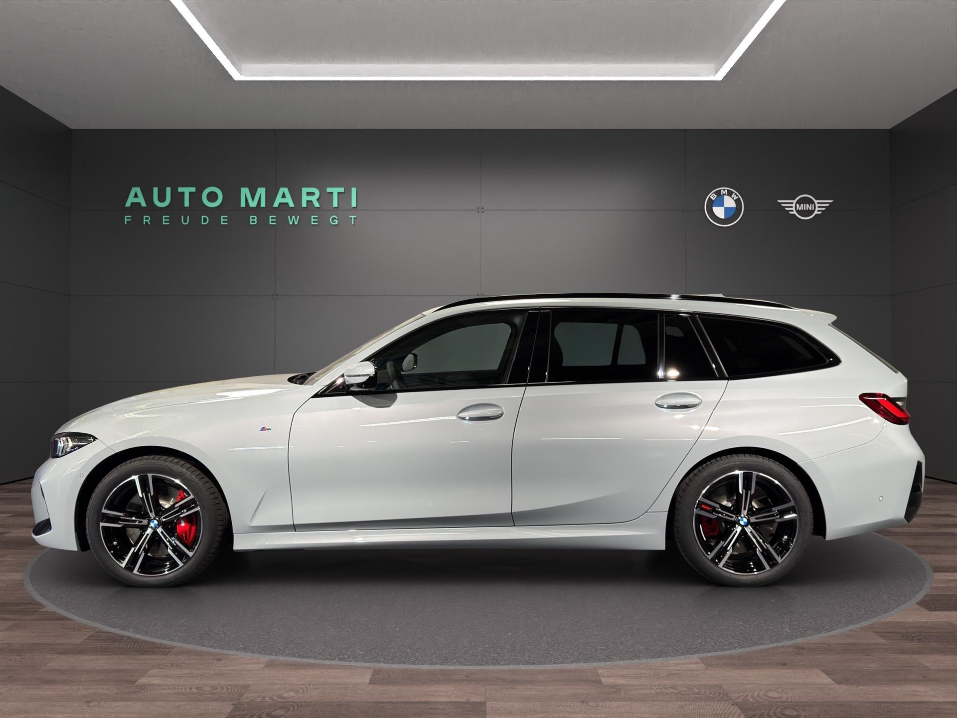 BMW 320d xDrive Touring M Sport-image-1