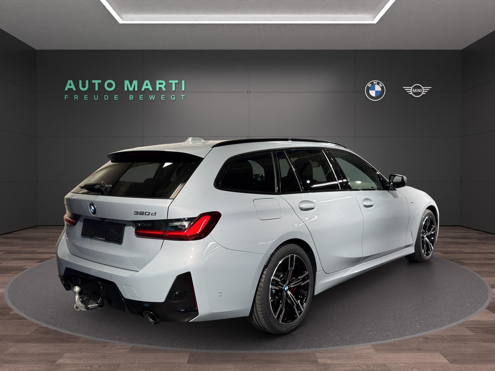 BMW 320d xDrive Touring M Sport-image-3