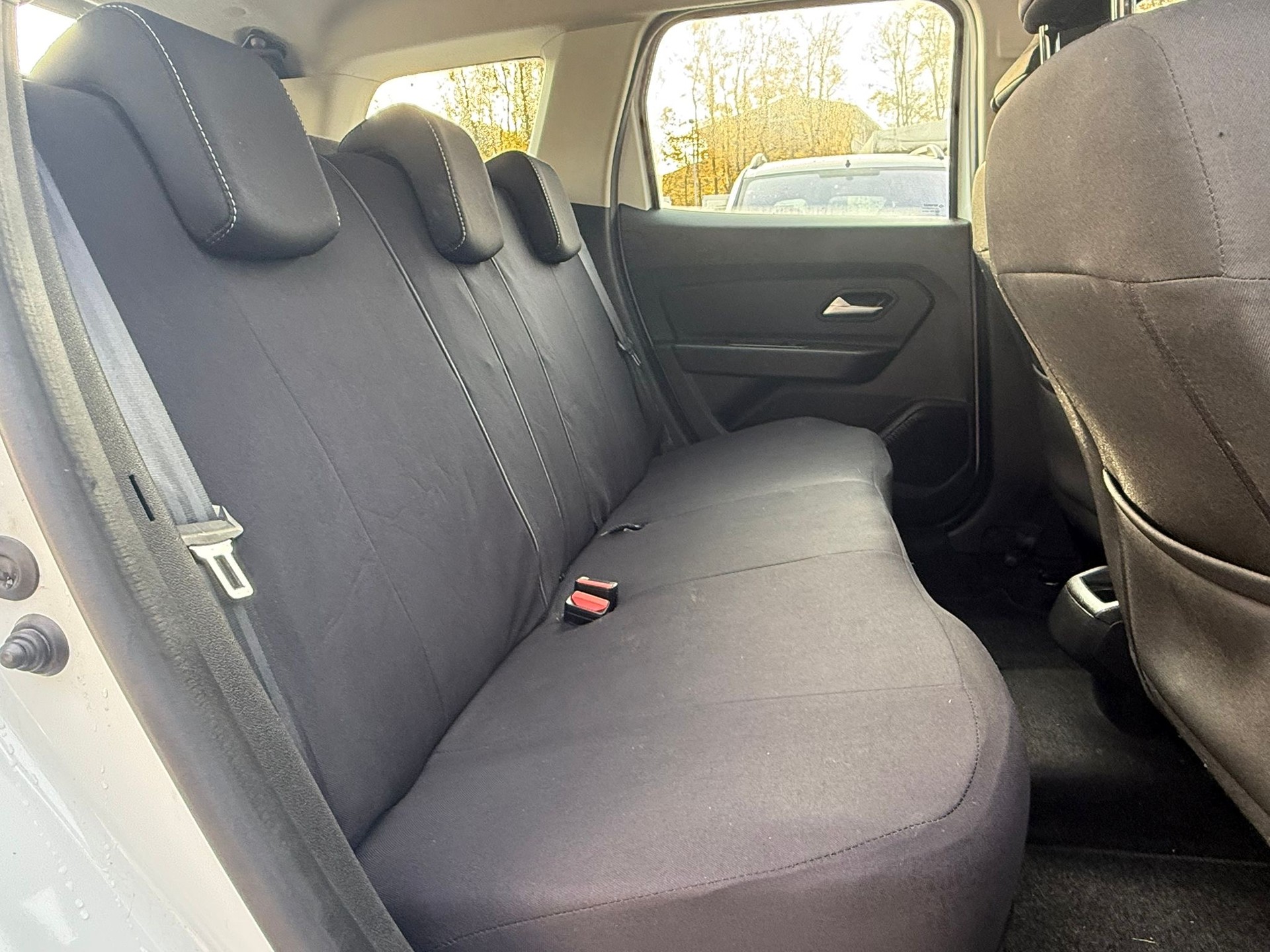DACIA Duster dCi 115 Celebration 4x4-image-11