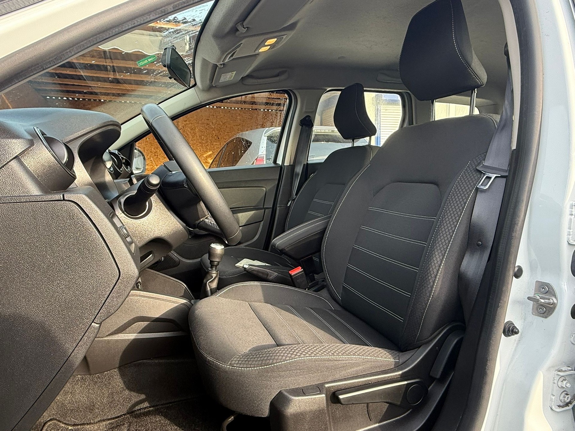 DACIA Duster dCi 115 Celebration 4x4-image-10