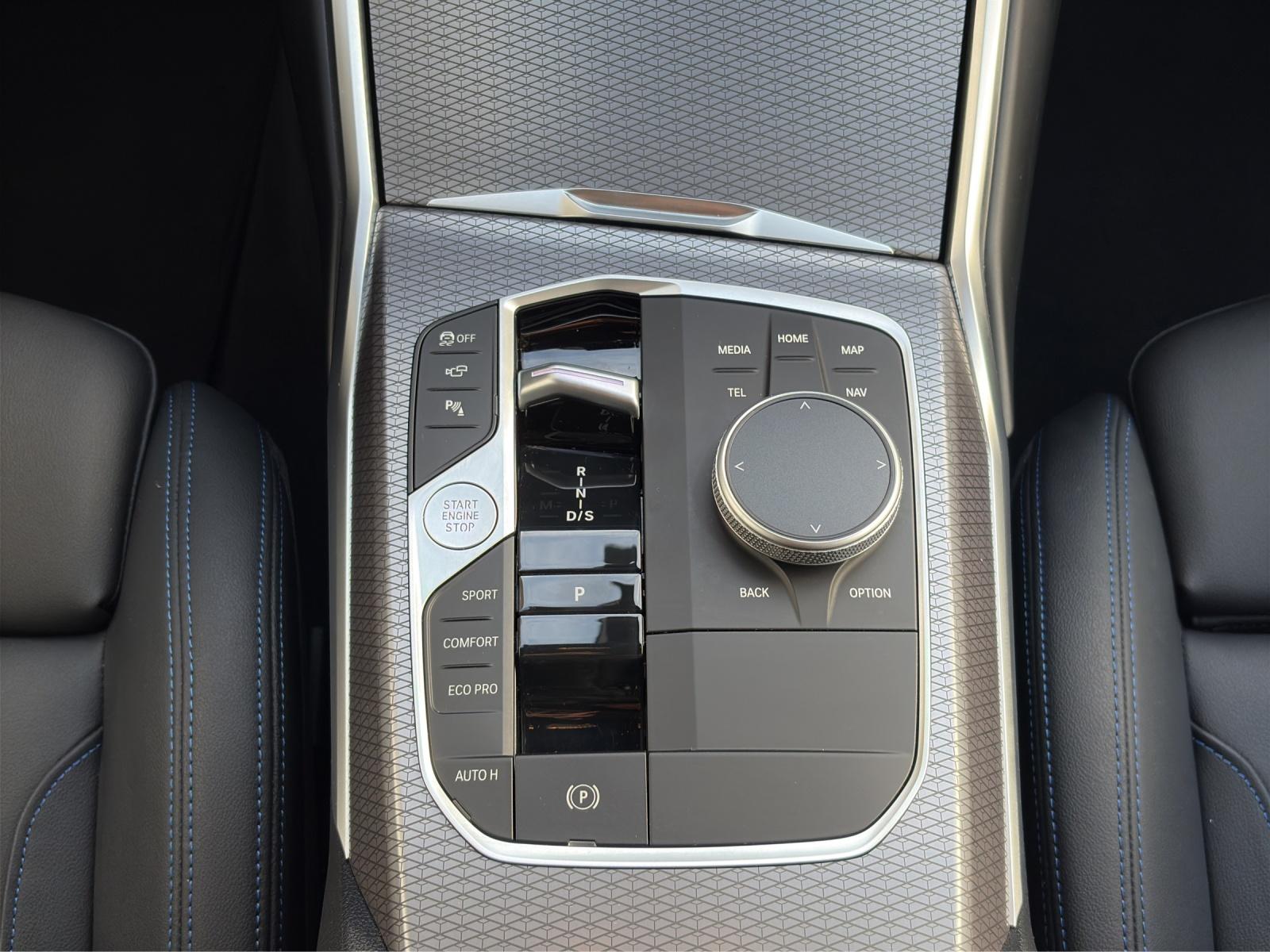 BMW 320d xDrive Touring-image-17