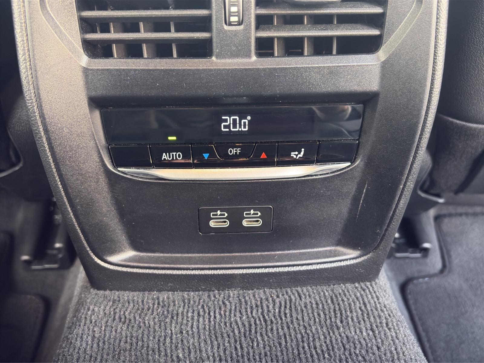 BMW 320d xDrive Touring-image-14