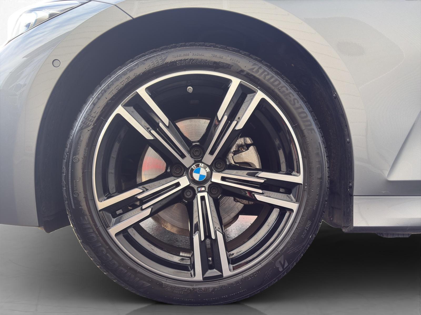 BMW 320d xDrive Touring-image-8
