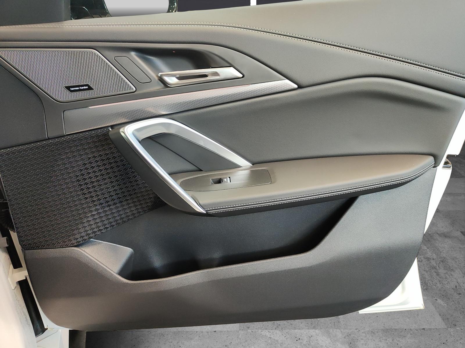 BMW X1 30e xDrive paddles-image-20