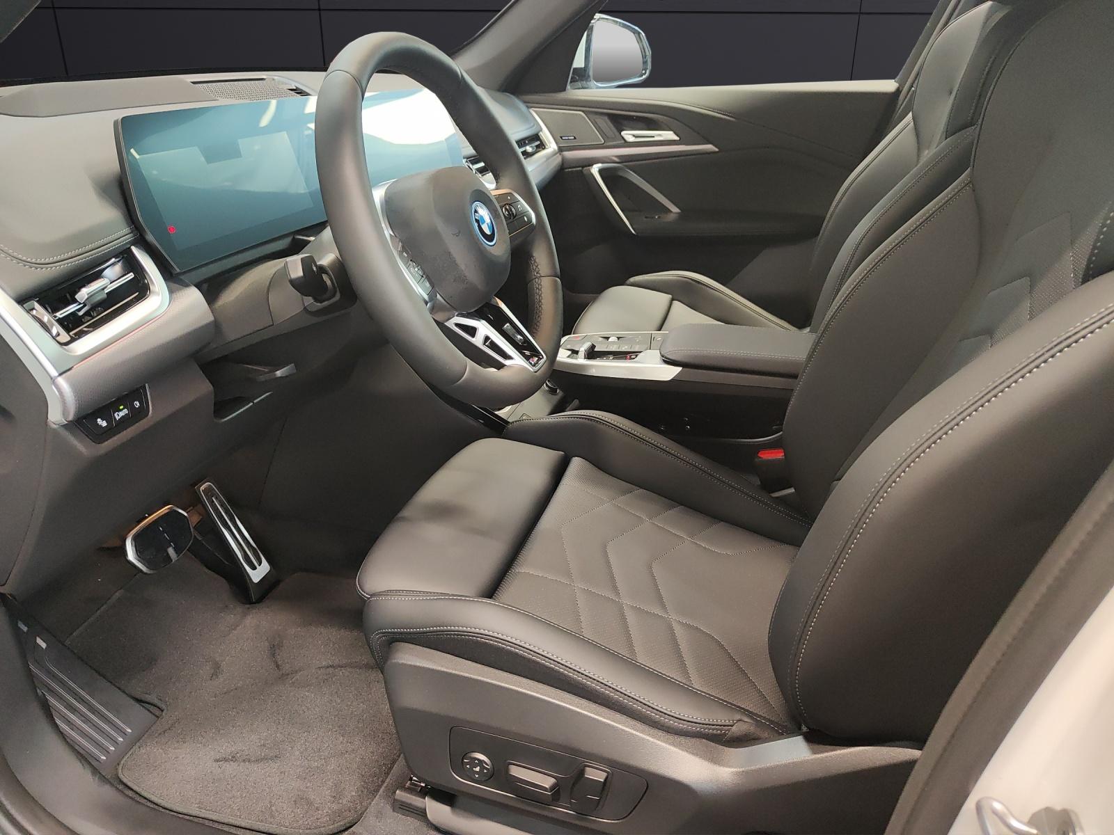 BMW X1 30e xDrive paddles-image-1
