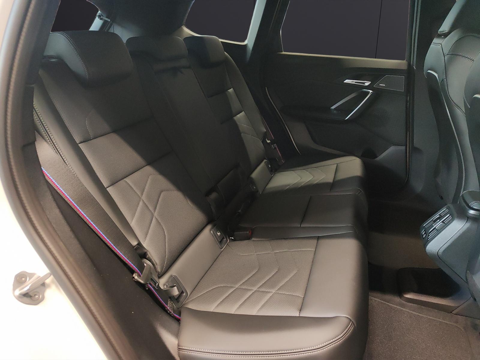 BMW X1 30e xDrive paddles-image-16