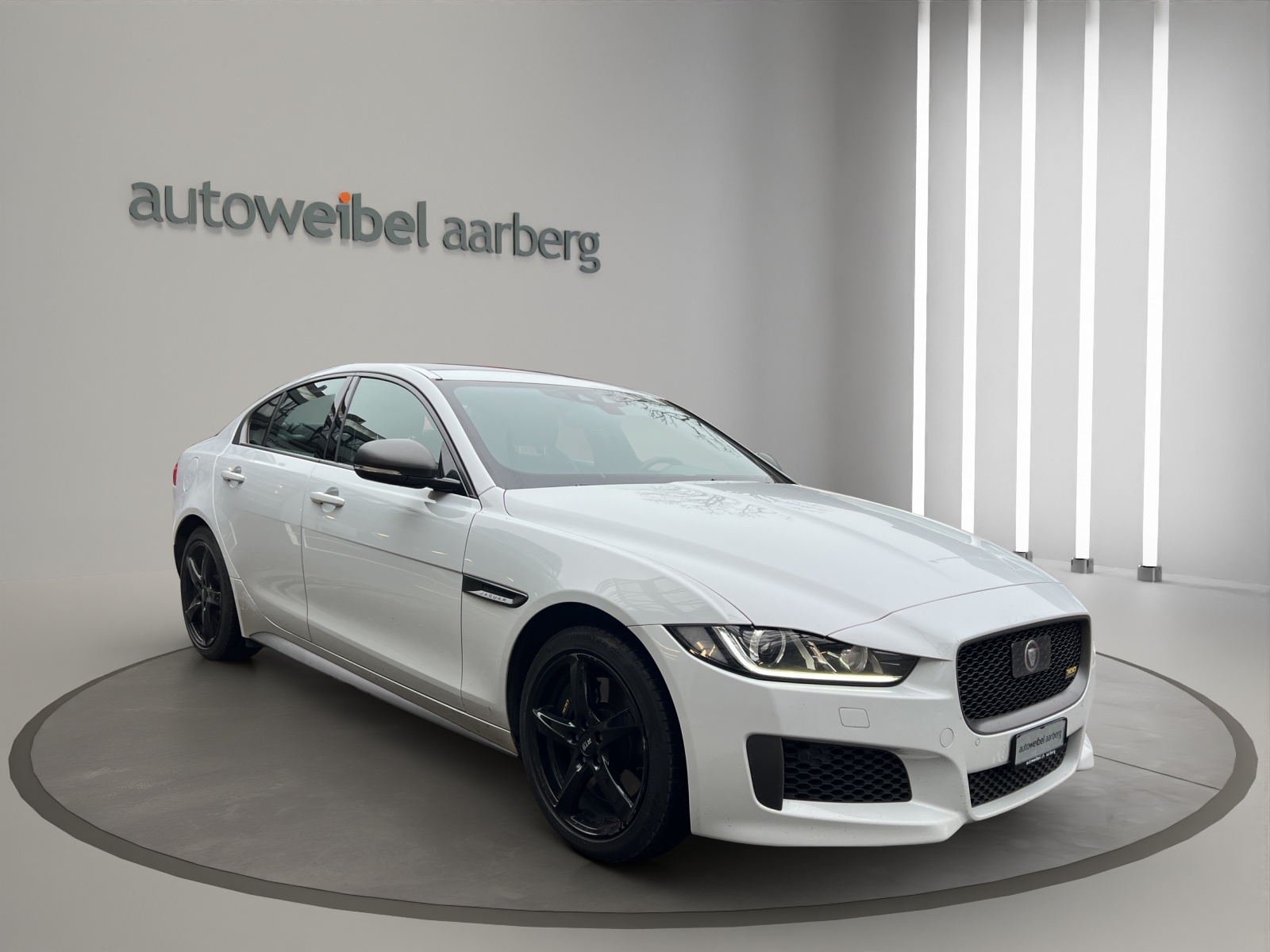 JAGUAR XE 30t 2.0 300 Sport AWD Automatic