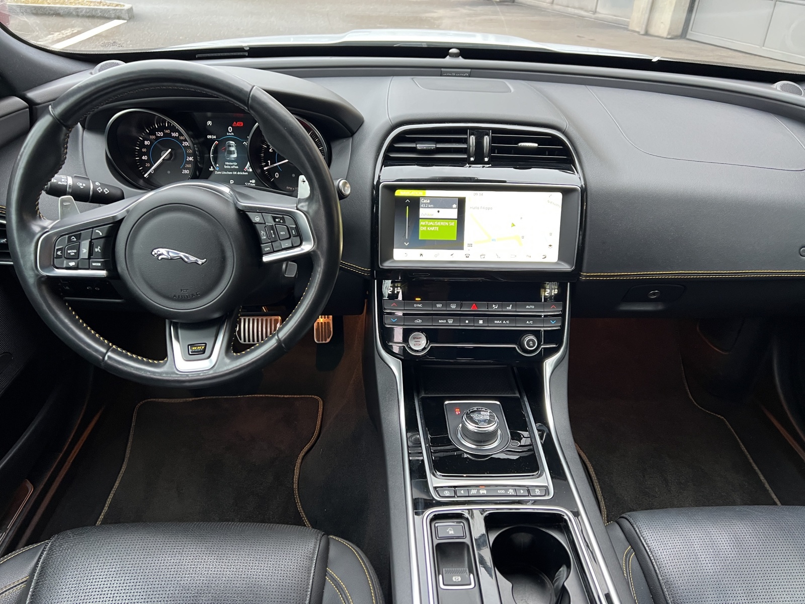 JAGUAR XE 30t 2.0 300 Sport AWD Automatic-image-7