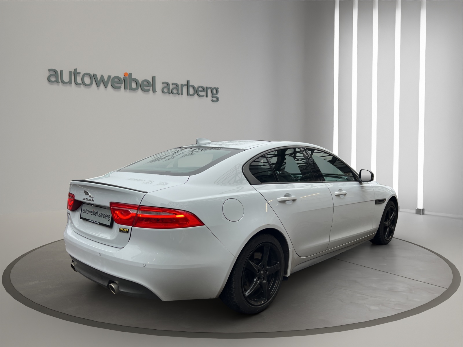 JAGUAR XE 30t 2.0 300 Sport AWD Automatic-showroom-element-1