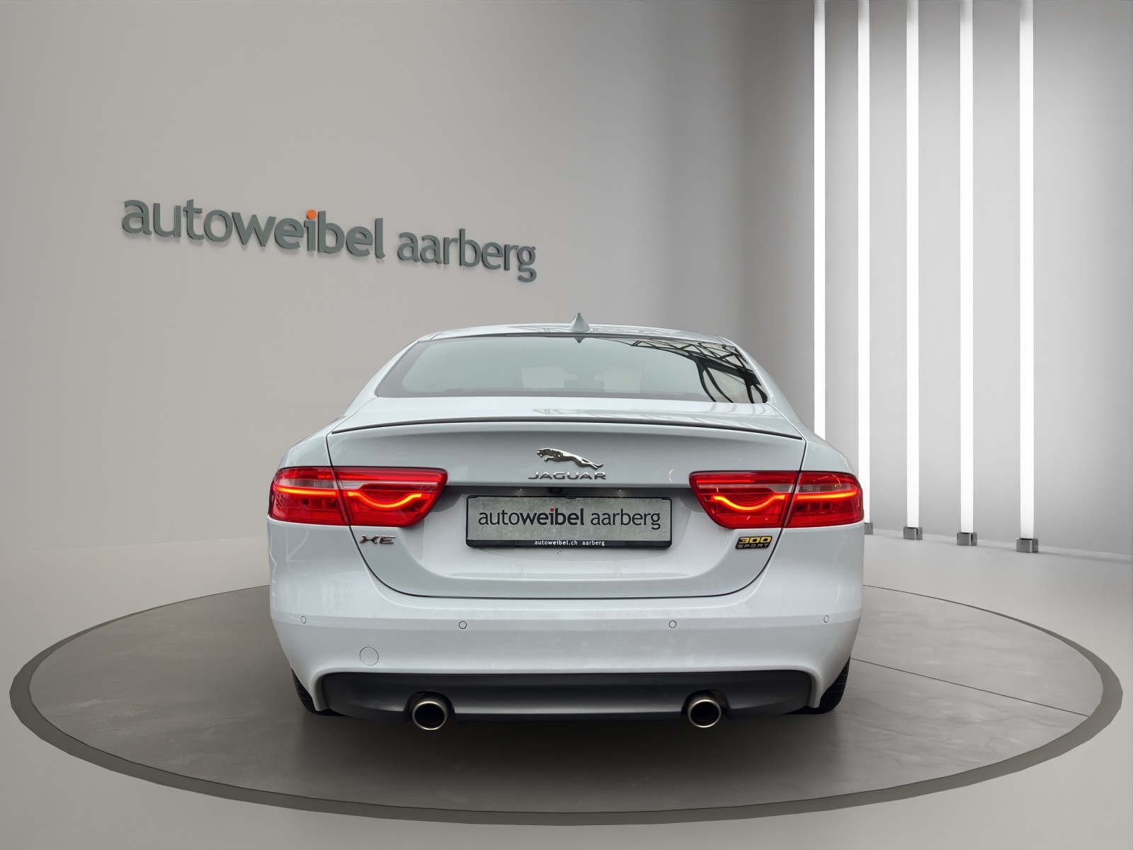 JAGUAR XE 30t 2.0 300 Sport AWD Automatic-showroom-element-2