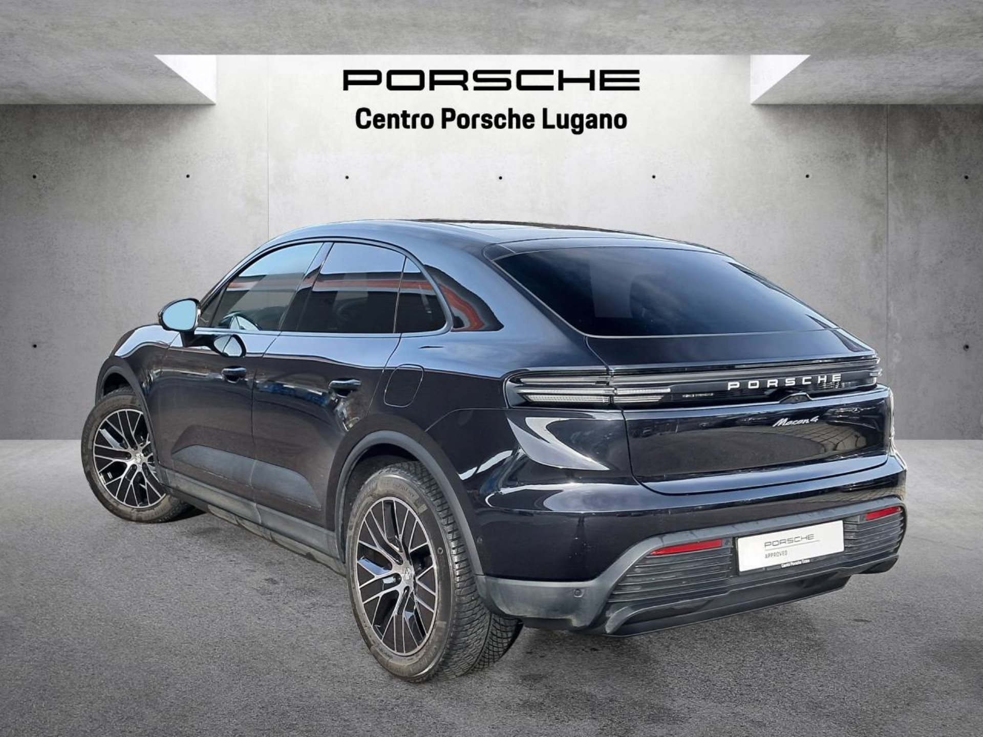 PORSCHE Macan 4-image-2