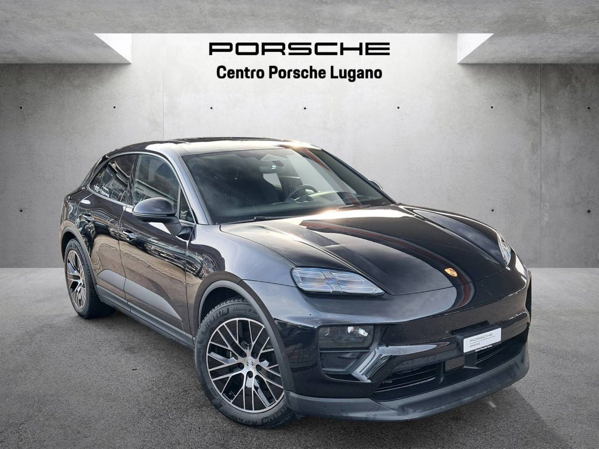 PORSCHE Macan 4-image-0