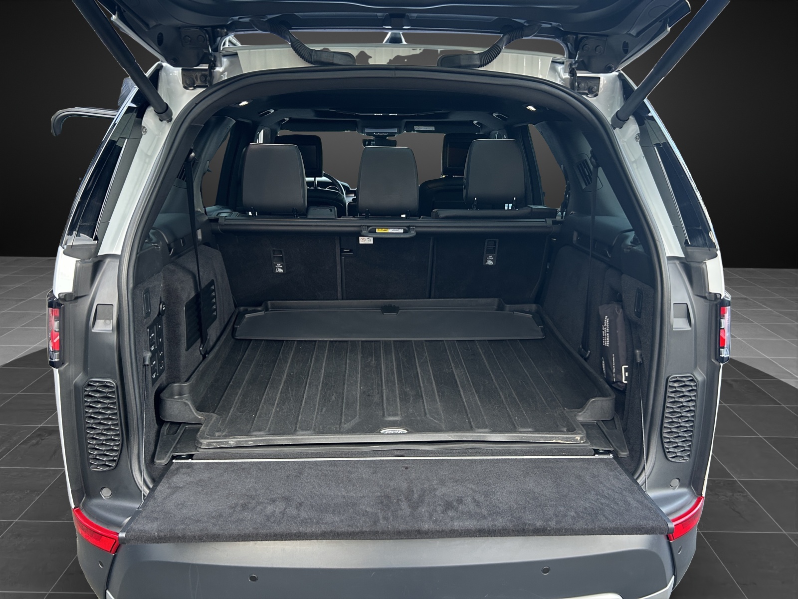LAND ROVER Discovery 3.0 TD6 HSE Luxury Automatic-image-11