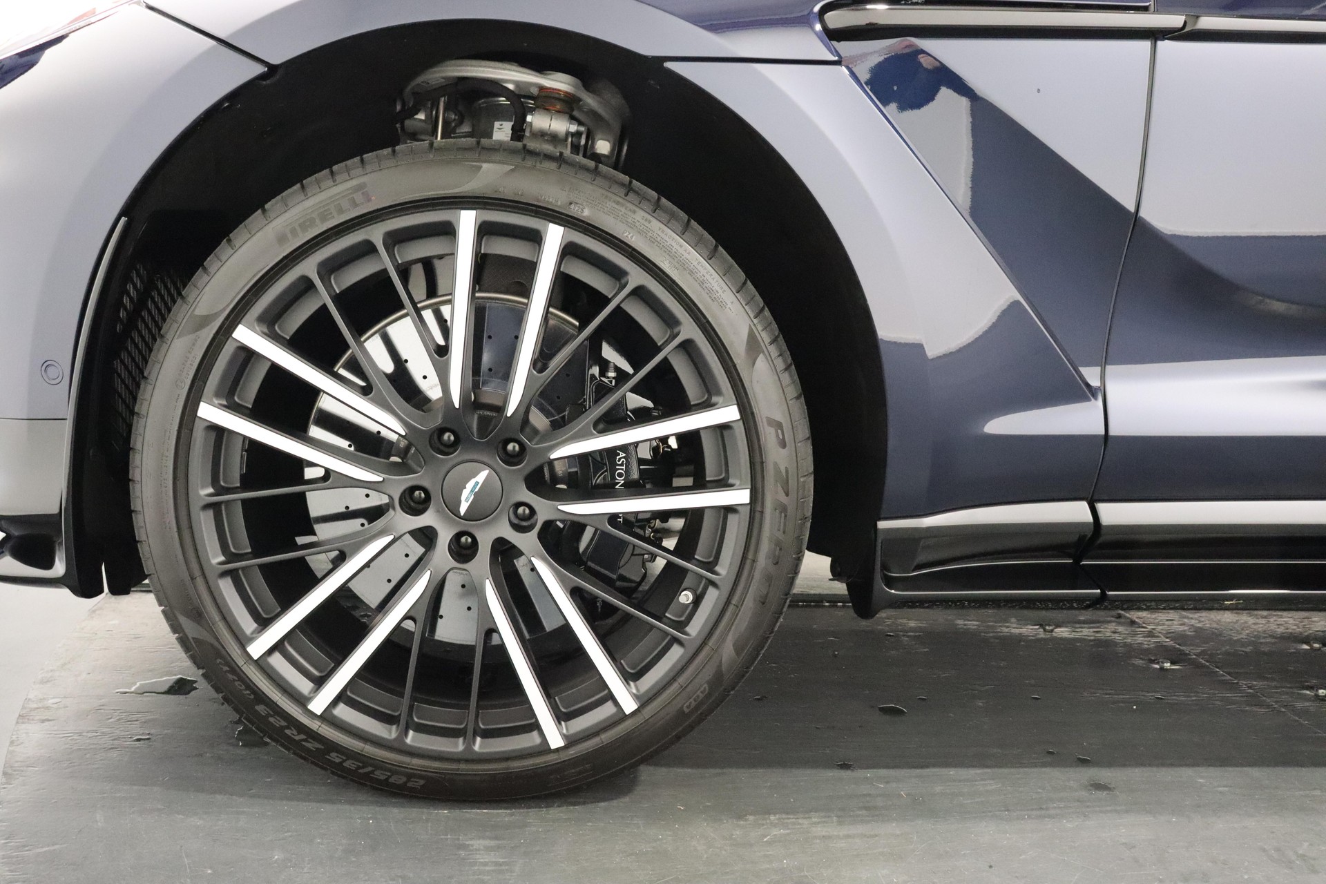 ASTON MARTIN DBX 707 4.0 V8 Bi-Turbo-image-6