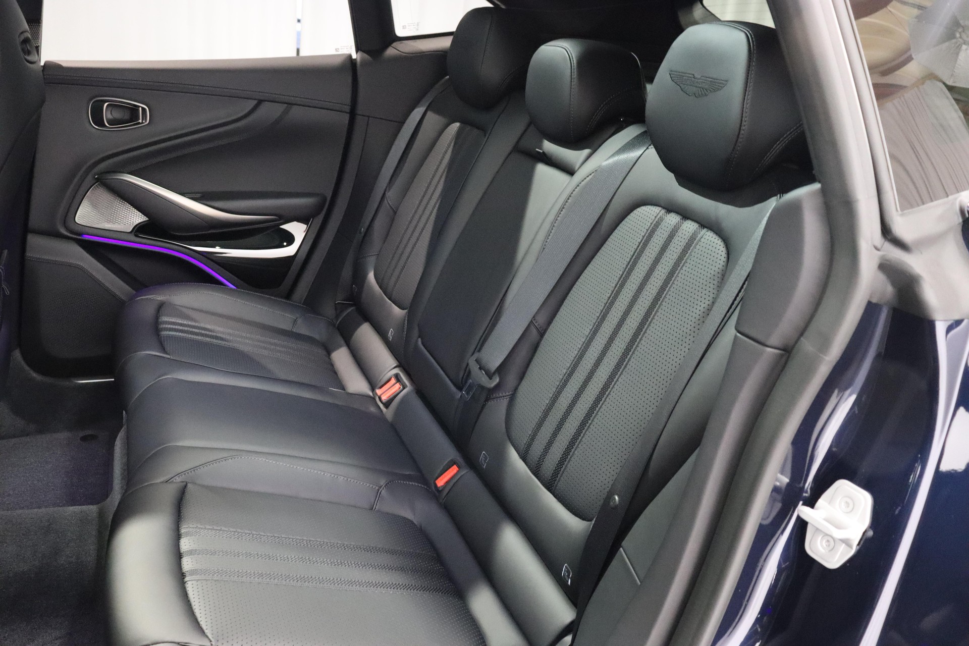 ASTON MARTIN DBX 707 4.0 V8 Bi-Turbo-image-4