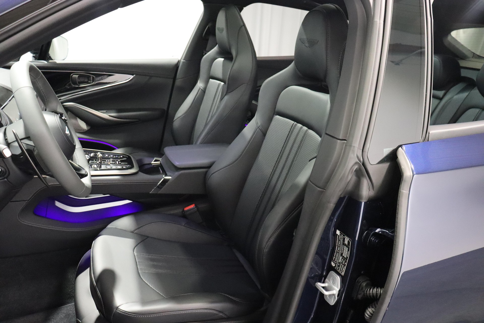 ASTON MARTIN DBX 707 4.0 V8 Bi-Turbo-image-3