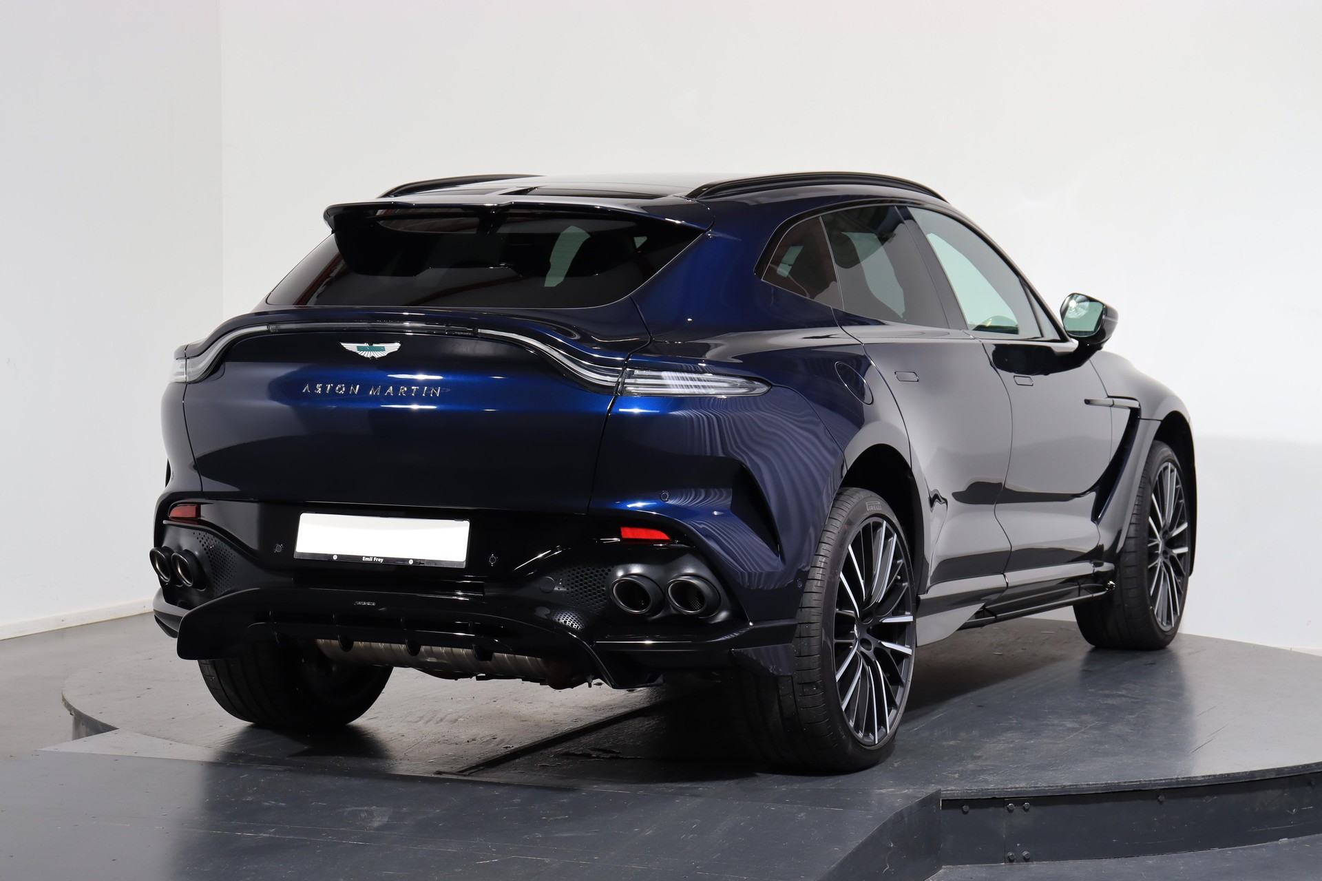 ASTON MARTIN DBX 707 4.0 V8 Bi-Turbo-image-2