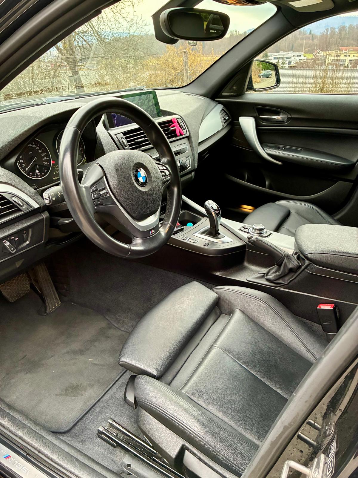 BMW M135i xDrive Steptronic-image-5