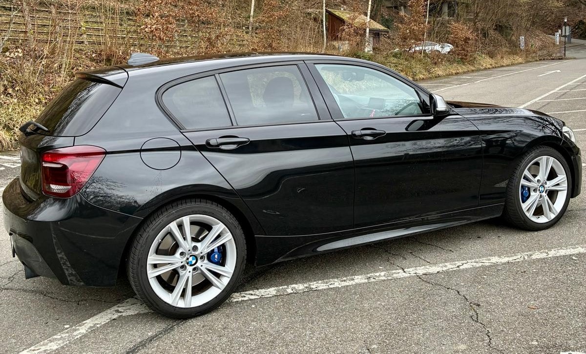 BMW M135i xDrive Steptronic-image-0