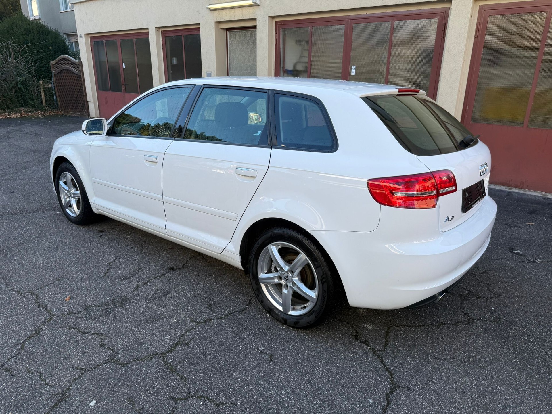 AUDI A3 Sportback 1.6 TDI Attraction-image-3