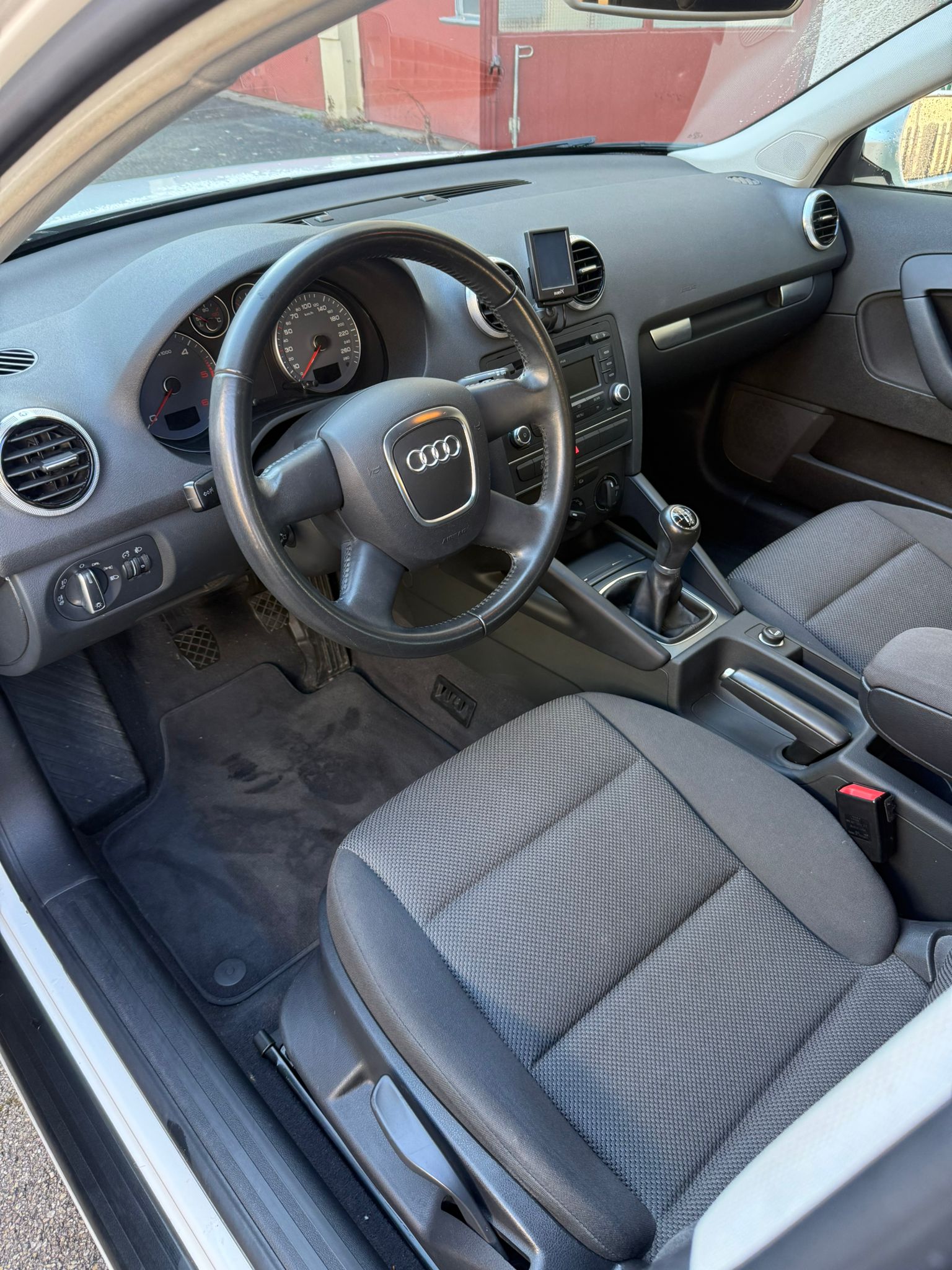 AUDI A3 Sportback 1.6 TDI Attraction-image-5