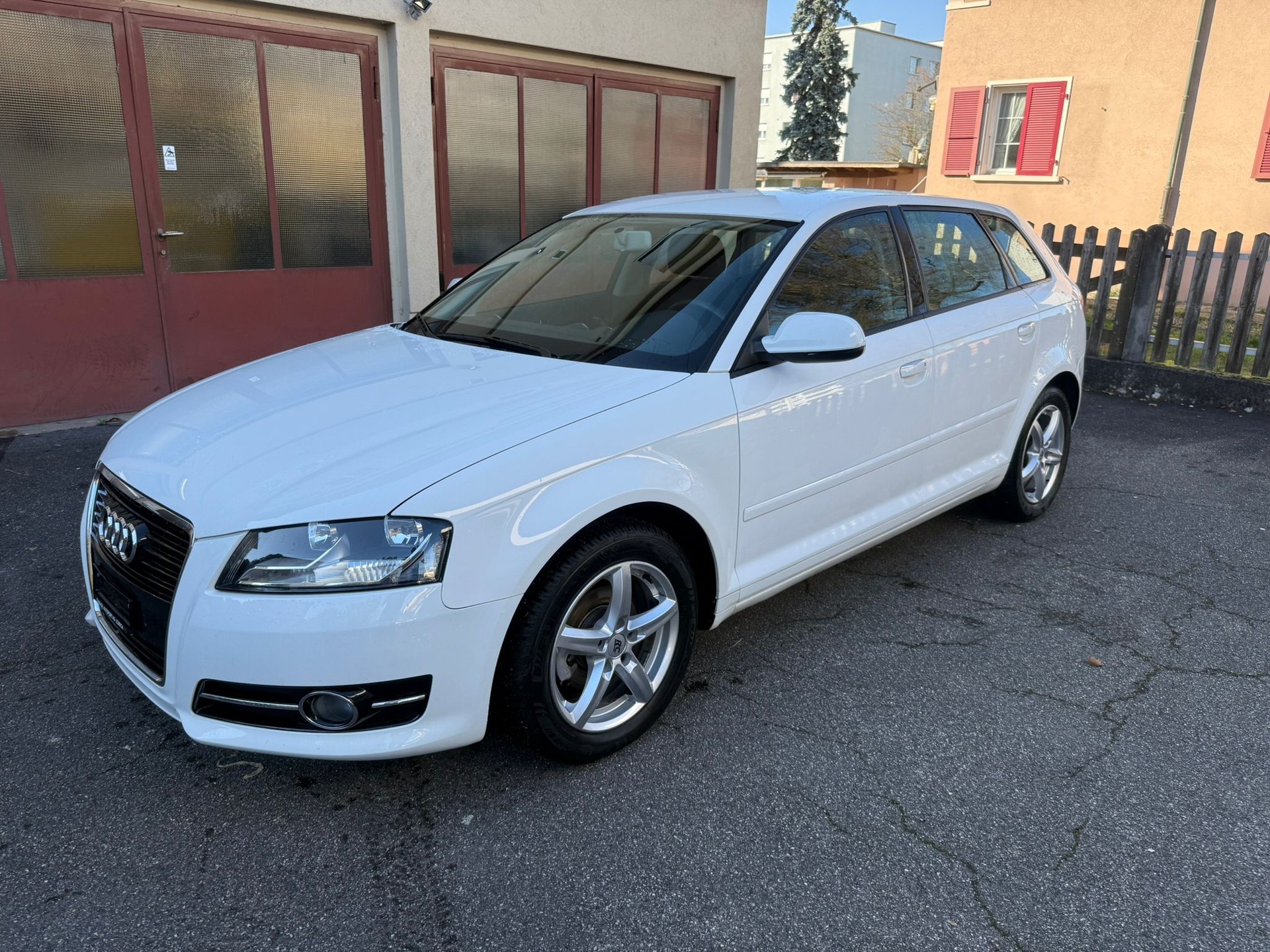 AUDI A3 Sportback 1.6 TDI Attraction-image-2
