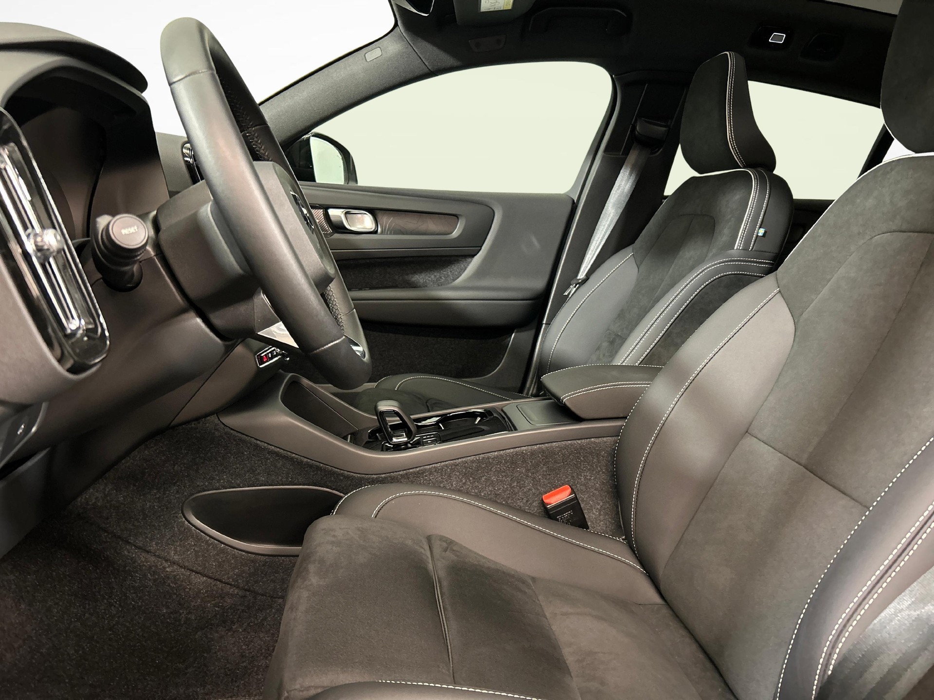 VOLVO C40 P8 Twin Recharge Ultimate AWD-image-3