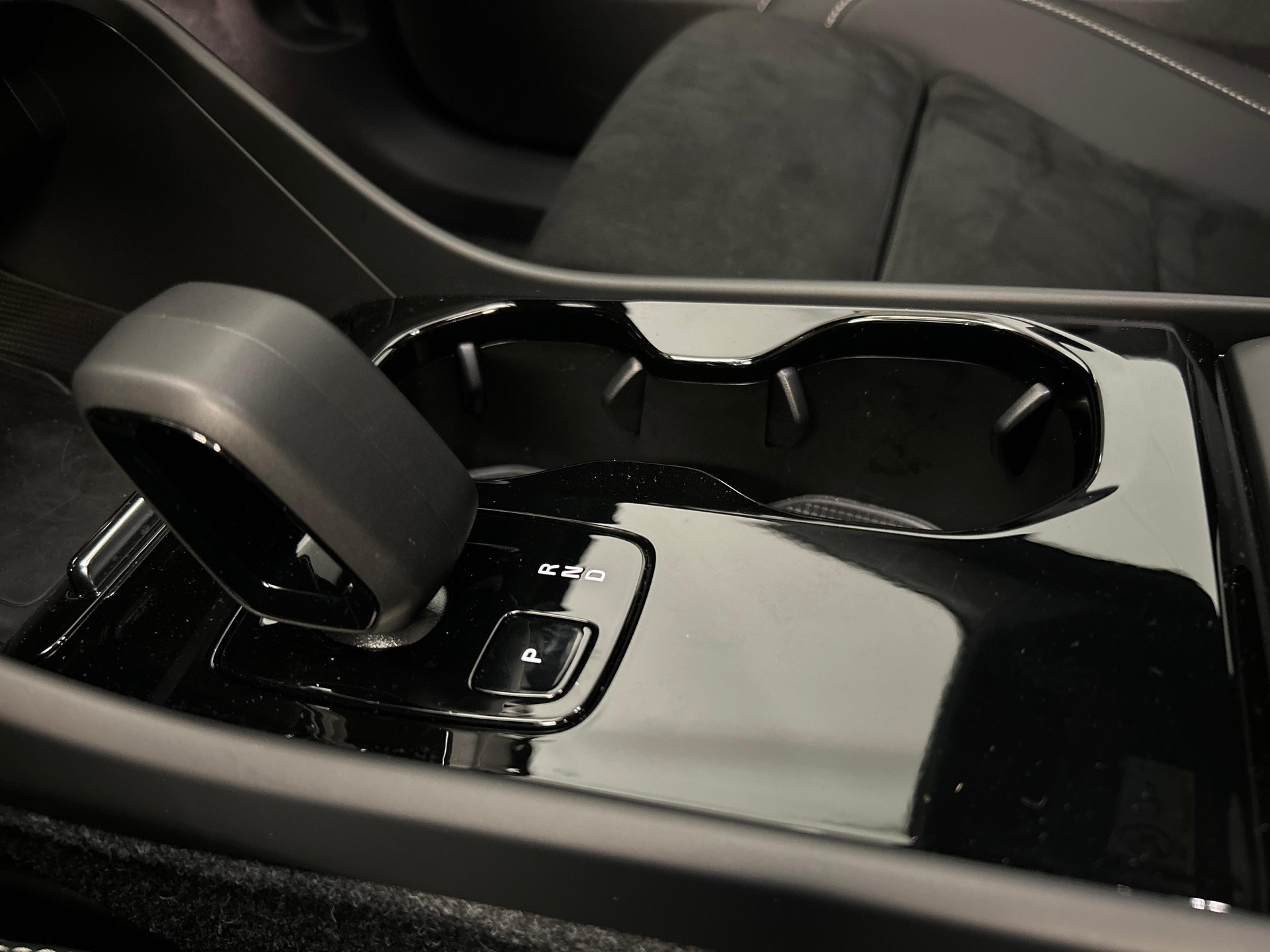VOLVO C40 P8 Twin Recharge Ultimate AWD-image-15