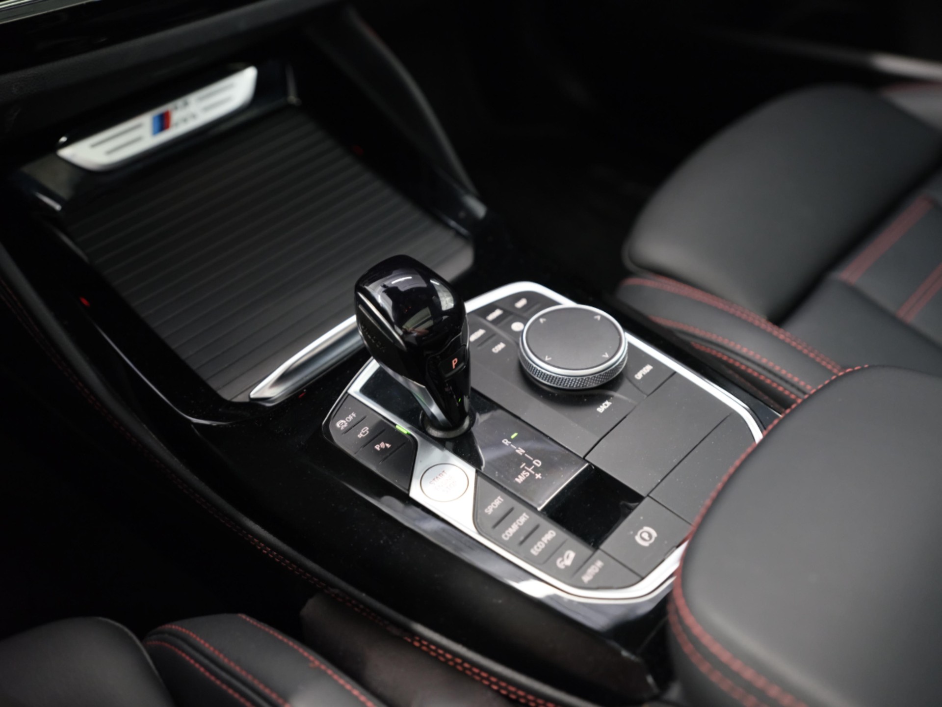 BMW X4 xDrive 48V M40d Steptronic *Pano* *Parkassistent-Paket Plus* *Beheizbares Lenkrad*-image-24