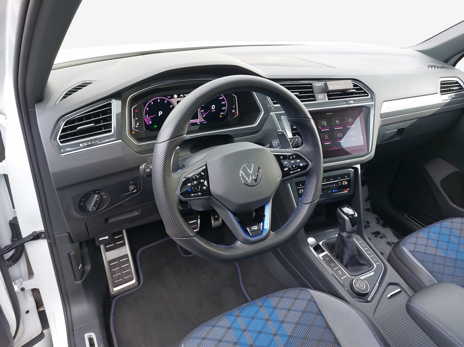 VW Tiguan 2.0TSI R 4Motion DSG-image-9