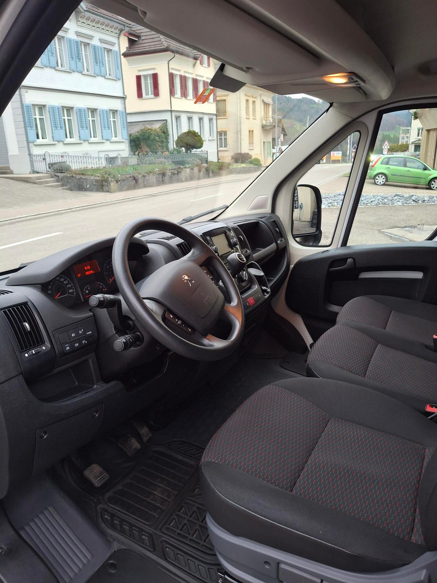 PEUGEOT L4H3-image-5