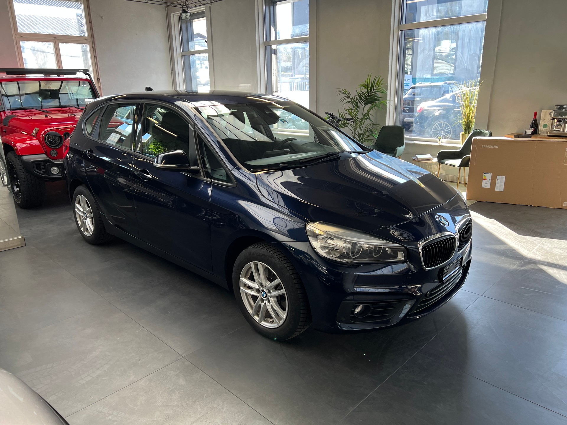 BMW 218i Active Tourer-image-2