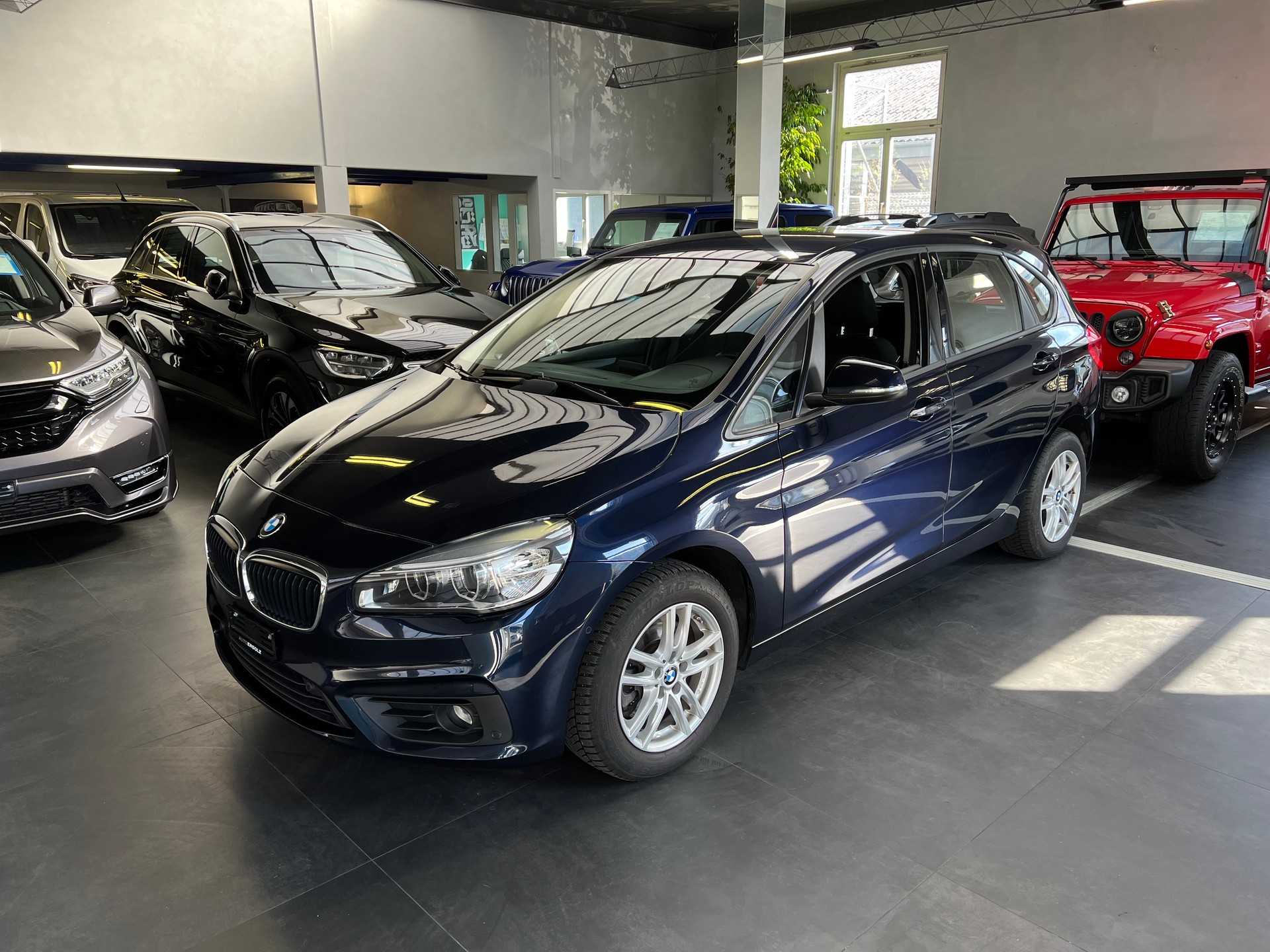 BMW 218i Active Tourer-image-0