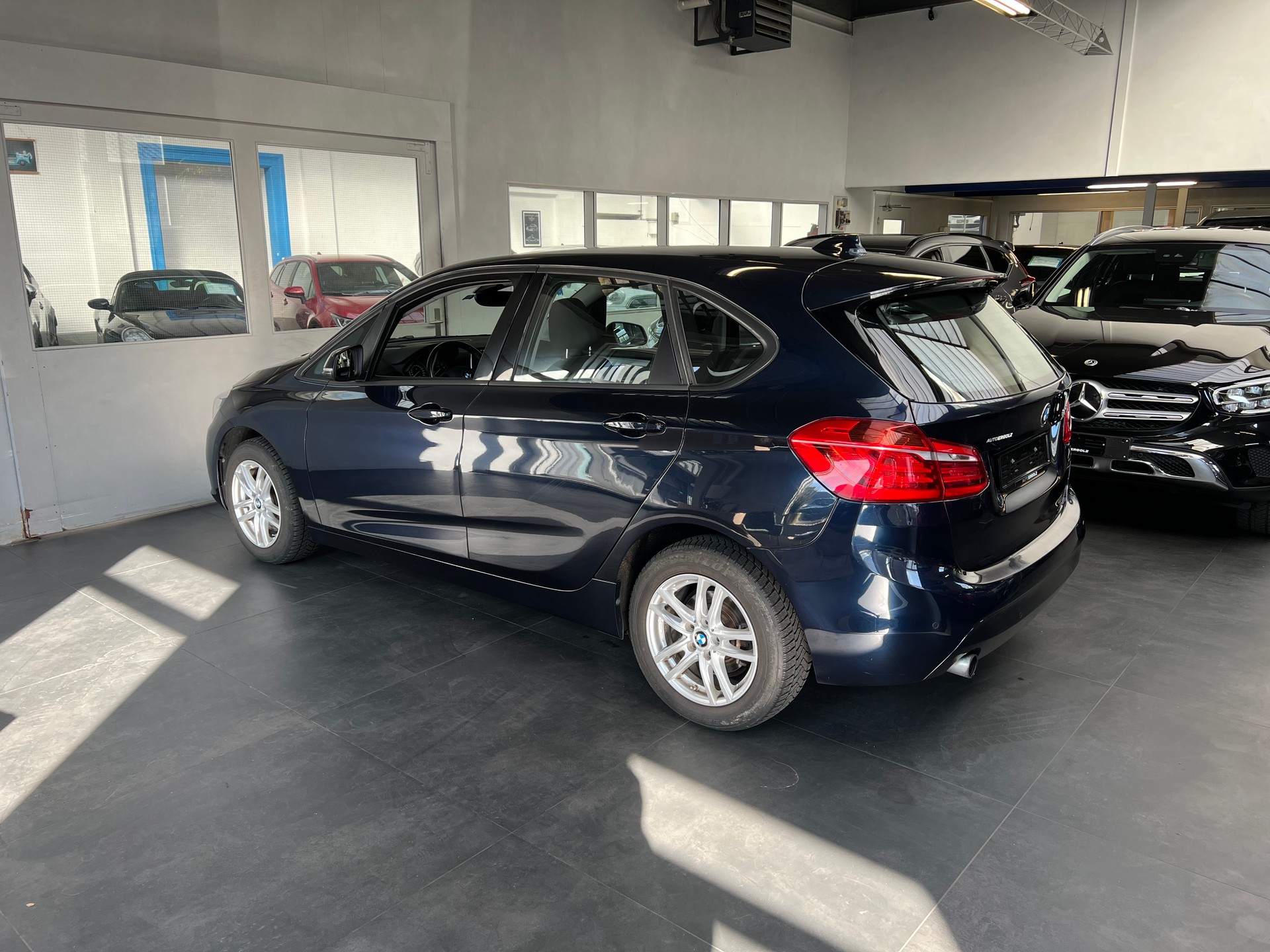 BMW 218i Active Tourer-image-1