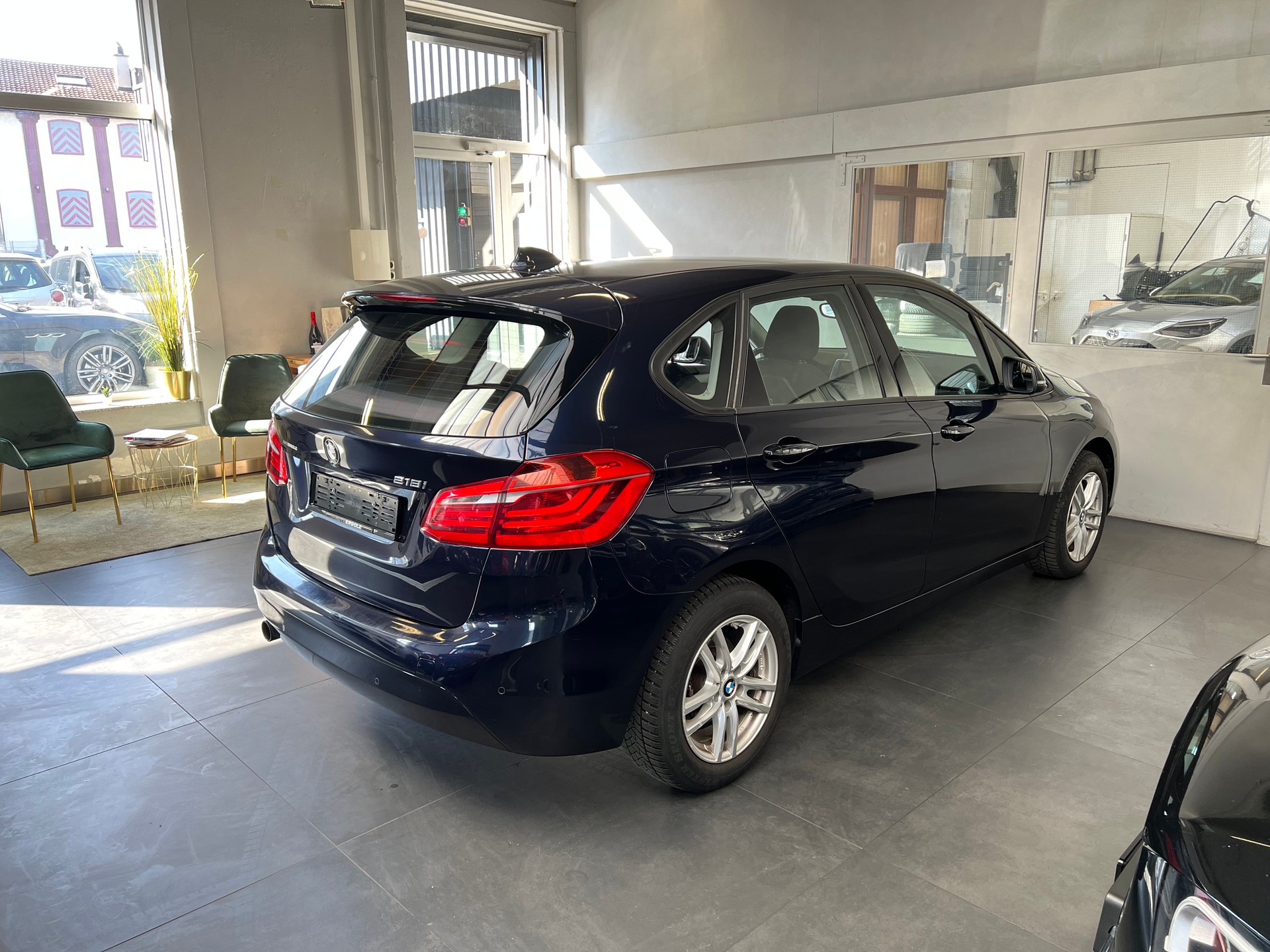 BMW 218i Active Tourer-image-3