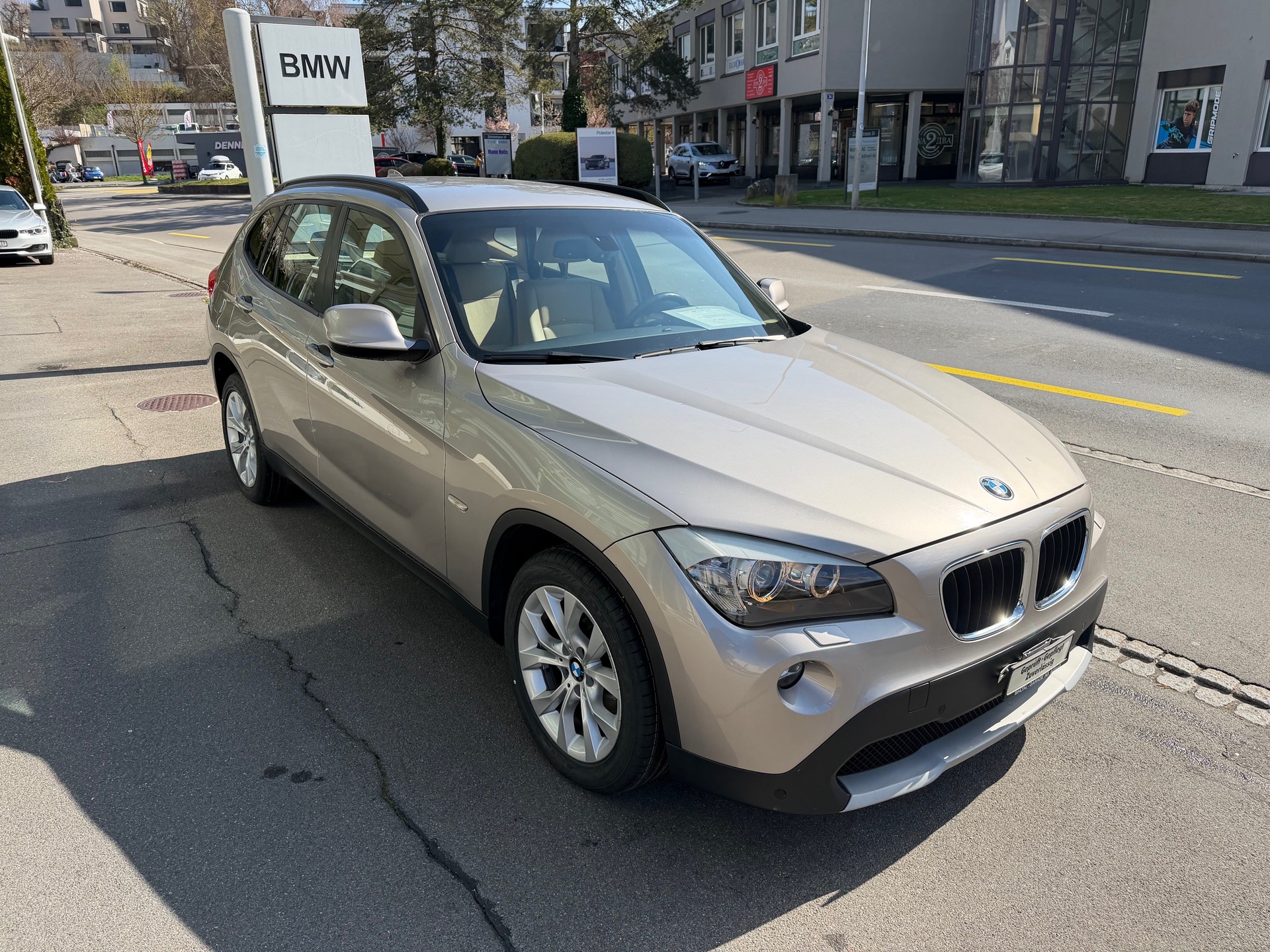 BMW X1 xDrive 20i Steptronic-image-5