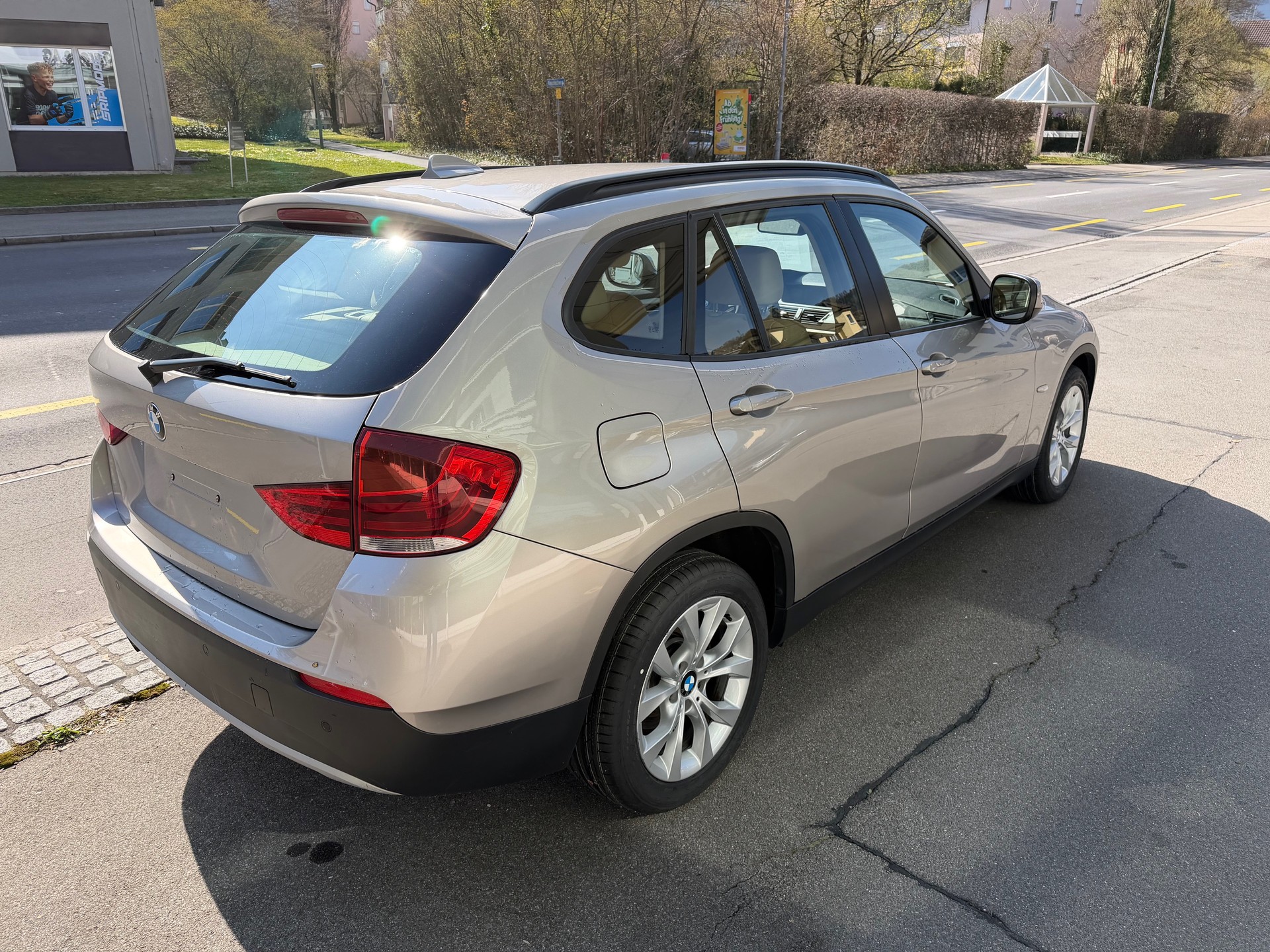 BMW X1 xDrive 20i Steptronic-image-4