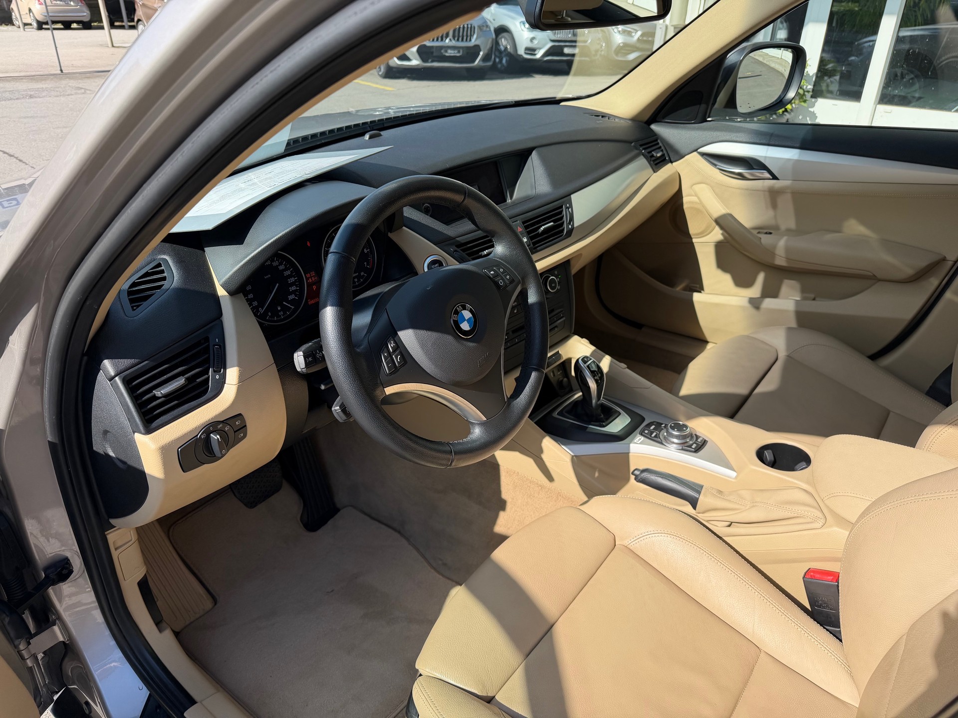 BMW X1 xDrive 20i Steptronic-image-6