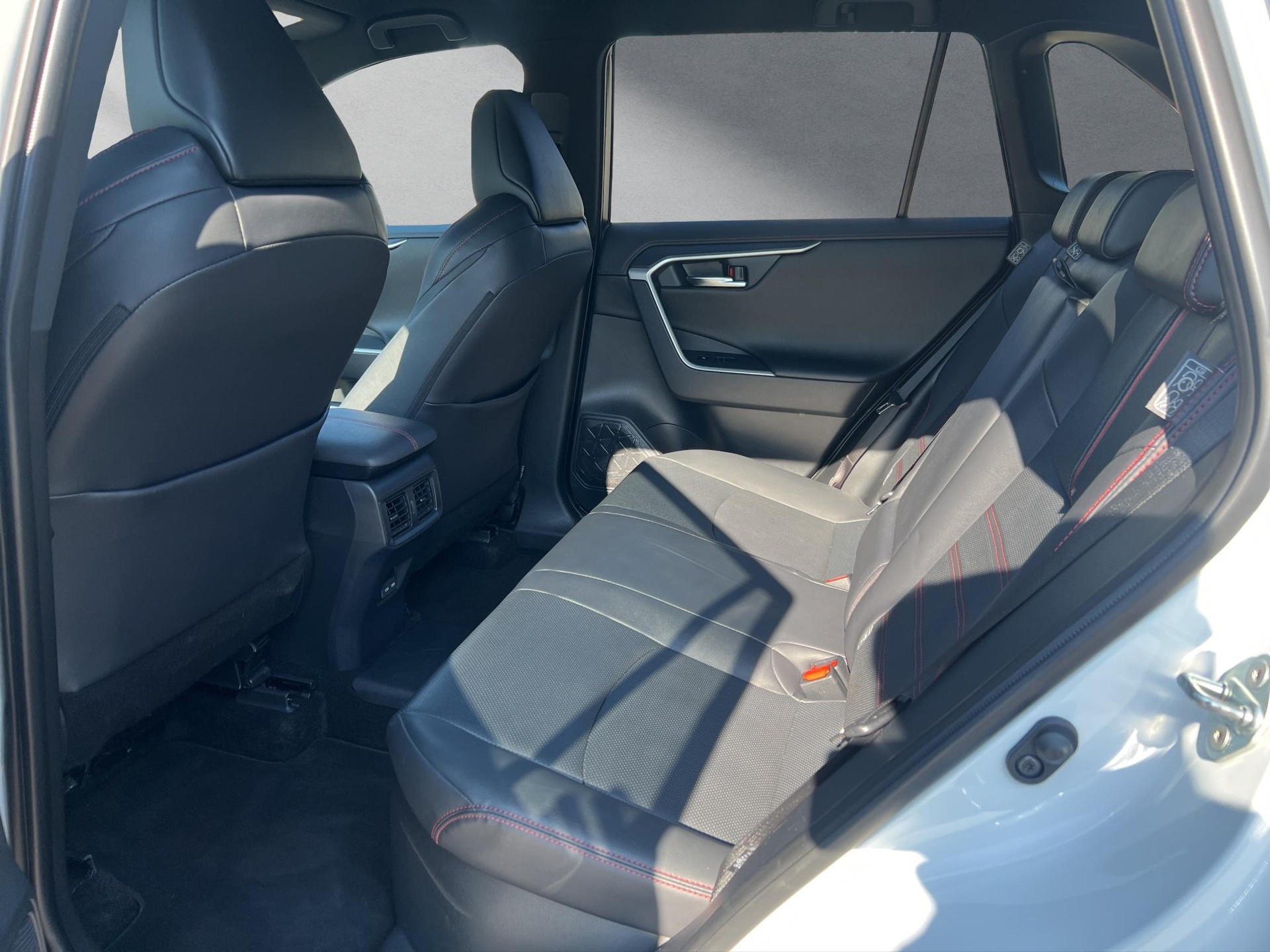 TOYOTA RAV4 2.5 Plug-In-Hybrid Platinum-image-9
