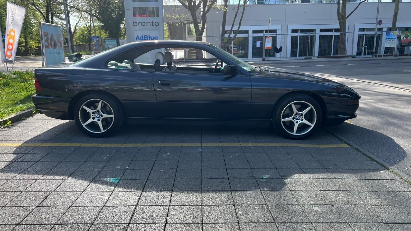 BMW 850i A-image-4